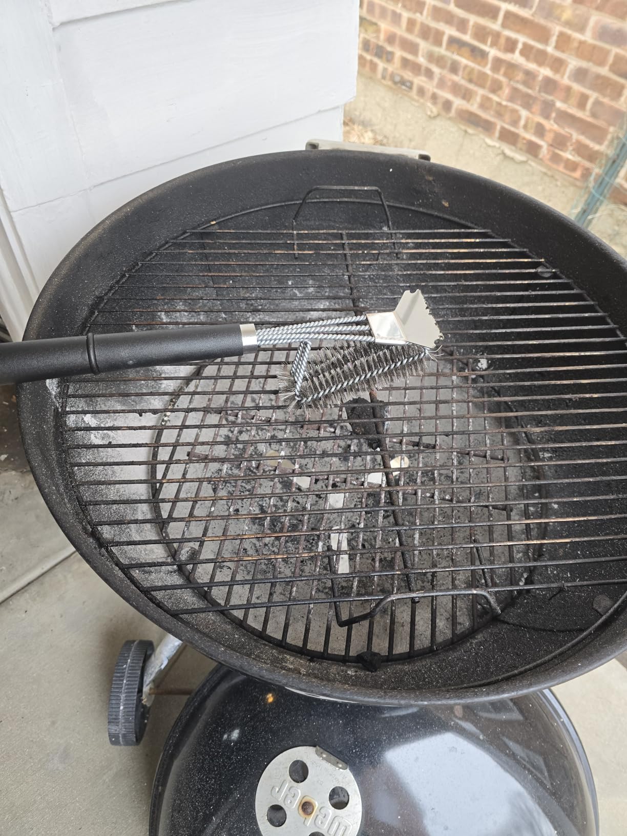 TNTOR Grill Brush with Scraper, 18