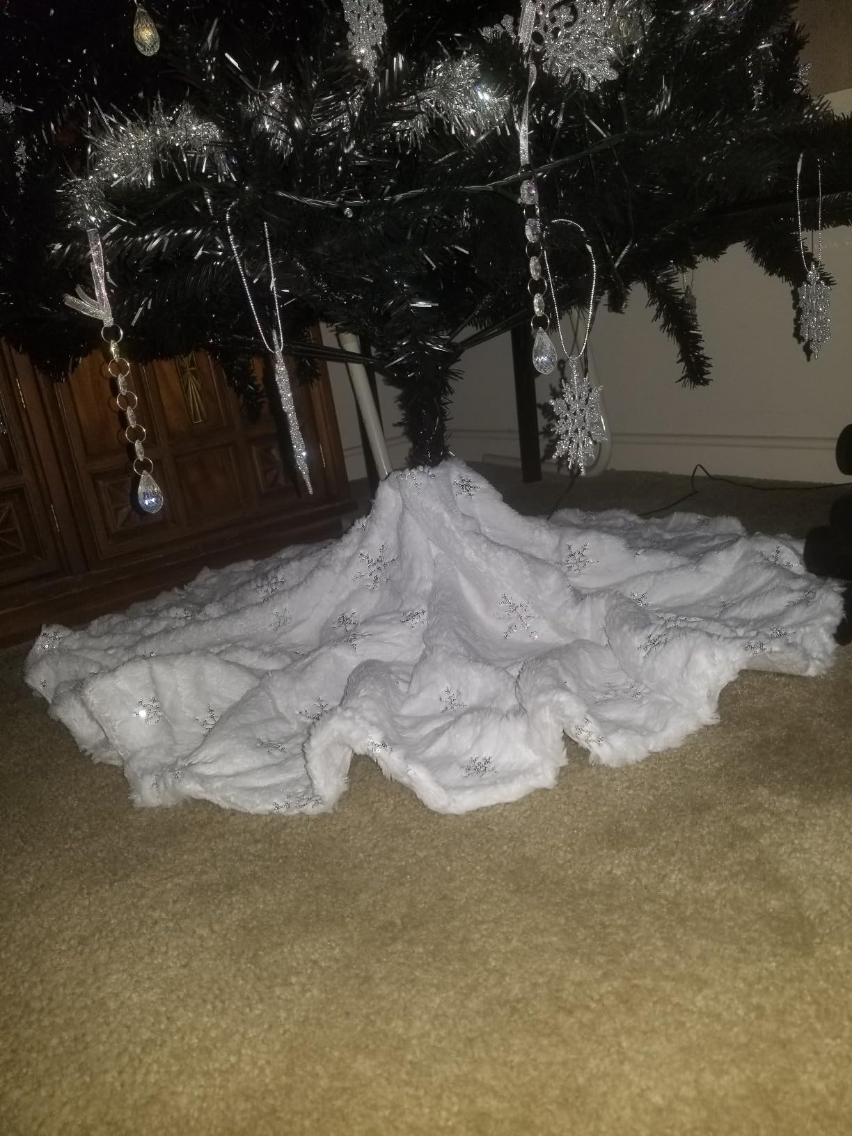 COOLWUFAN 48 Inches Faux Fur Christmas Tree Skirt, Silver Sequin Snowflake customer photo 2