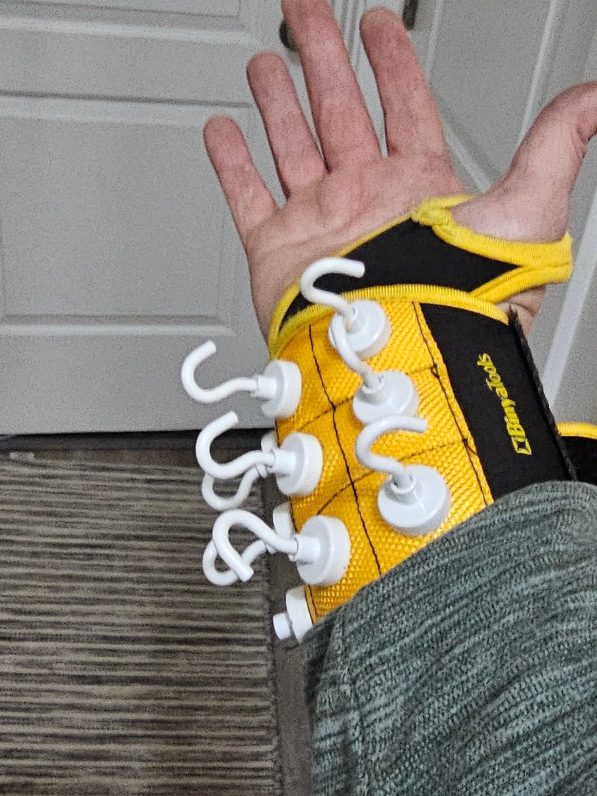 BINYATOOLS Magnetic Wristband for Tools Gift for Him, Magnet Screw Holder Wrist Support Keeps Screws Nails Drill Bits Handy customer photo 1