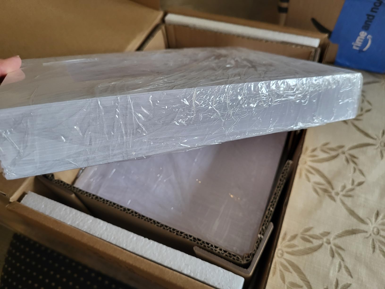 Acid Free 25 Pack 11x14 Pre-Cut Mat Board Show Kit for 8x10 Photos | Prints or Artworks, 25 Core Bevel Cut Matts and 25 Backing Boards and 25 Crystal Plastic Bags, White customer photo 2