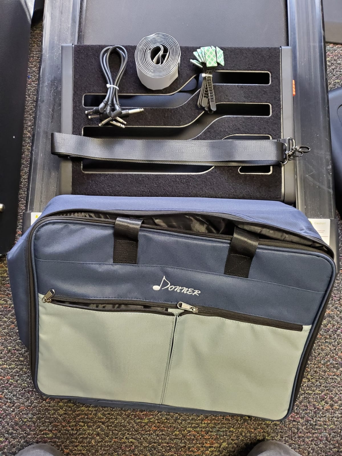 Donner DB-S300 Guitar Pedal Board, Extra Large, Power Supply, Backpack customer photo 2