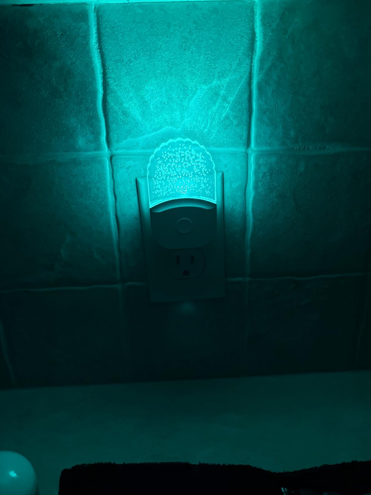 DORESshop Night Lights Plug Into Wall, Color Changing Night Light for Kids | 8-Color RGB LED Nightlight, Dusk to Dawn Sensor, for Bathroom Decor Children Room Gift Bedroom Nursery Room, 2 Pack customer photo 1