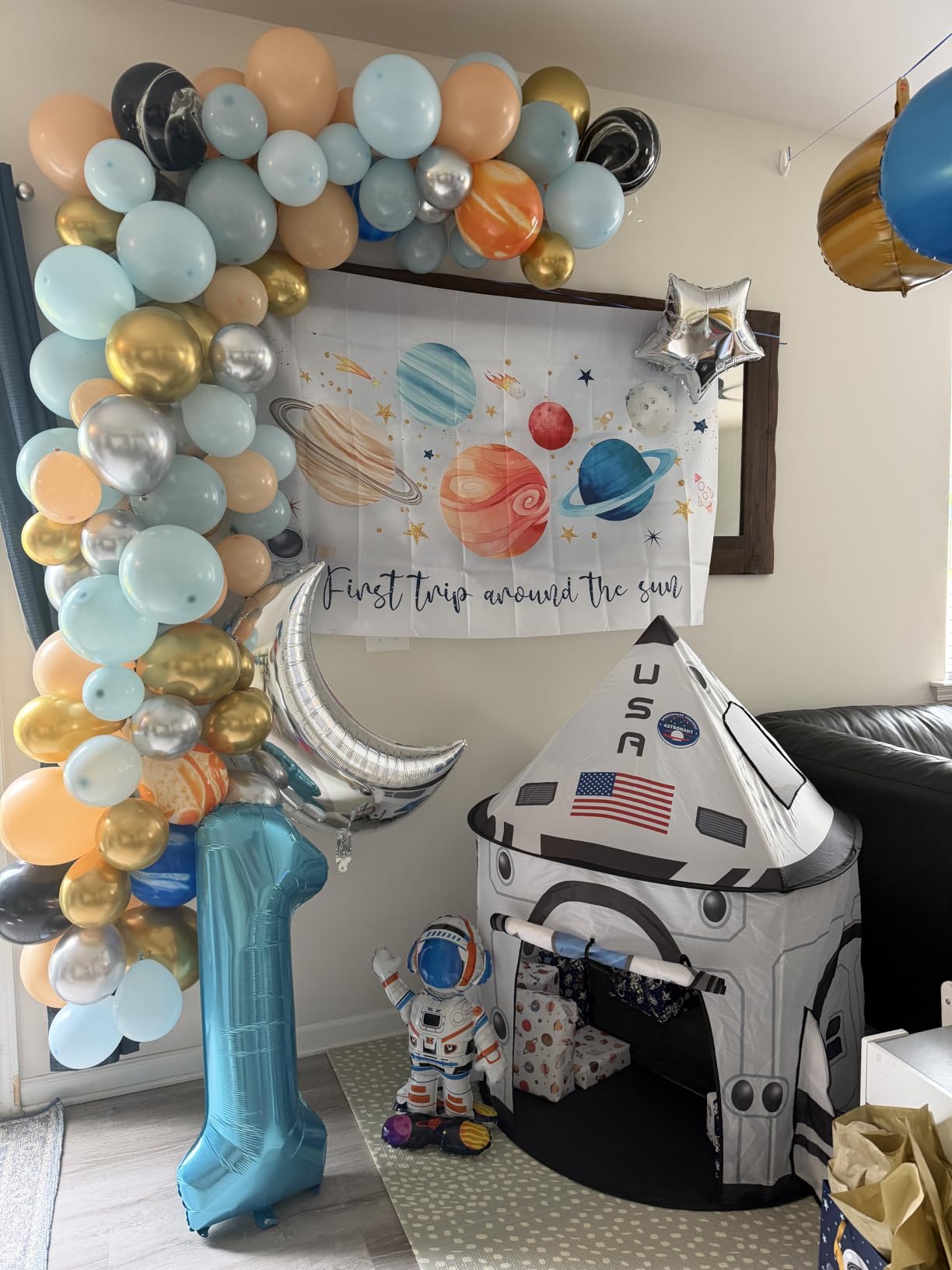 JOYIN Rocket Ship Play Tent Kids Spaceship Playhouse Tent Set Indoor Outdoor Easy Assembly Play Tent customer photo 2