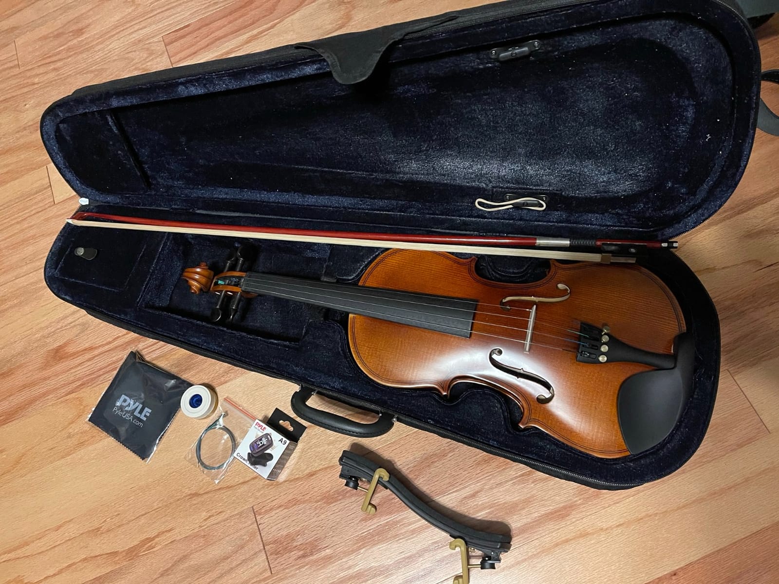 Pyle 4/4 Full Size Acoustic Violin for Beginners - Complete Violins Set with Hard Case, Bow, Extra Strings, Rosin, Full Accessories Kit - Mobile App Tuner 2 Month Free Lessons for Kids & Adults customer photo 1