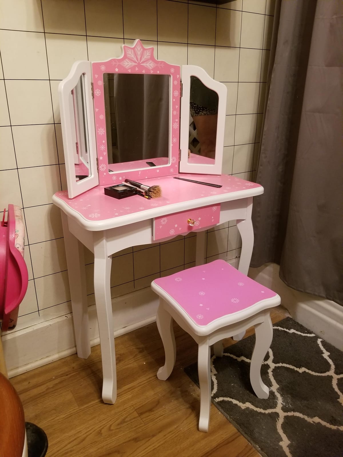 JOYMOR Kids Vanity Set, Wooden Princess Makeup Table with Stool, Tri-Folding Mirror, Large Drawer, Solid Wooden Legs, Beauty Make Up Dressing Set for Girls Best Gift (Pink) customer photo 2