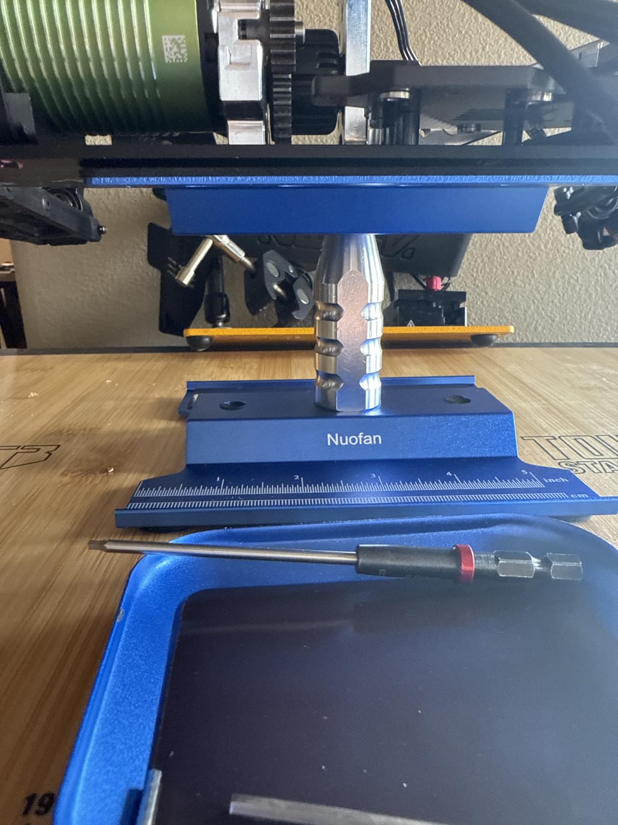 RC Car Work Stand Aluminum Repair Workstation 360 Degree Rotation Lift Lower w/Screw Tray for 1/8 1/10 1/12 1/16 Scale Traxxas TRX4 Axial Arrma Redcat Losi RC Crawler Monster Truck Buggy customer photo 2
