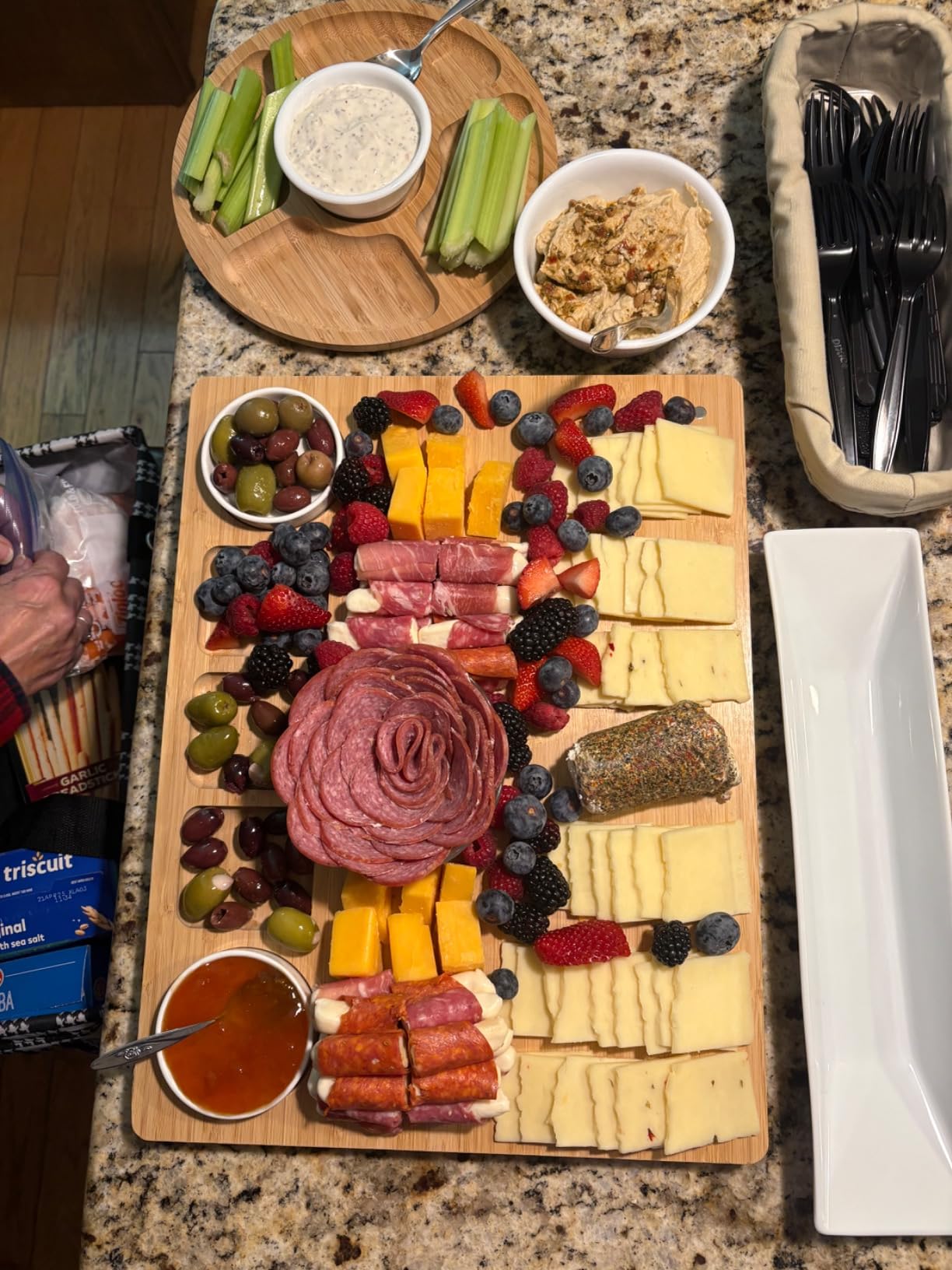 SMIRLY Charcuterie Boards Set, Large Cheese Board with Accessories, Bamboo | House Warming Gifts, Wedding Gifts for Couples, Bridal Shower Gifts, Magnetic Holder for 4 Cheese Knives, Fruit Tray customer photo 1