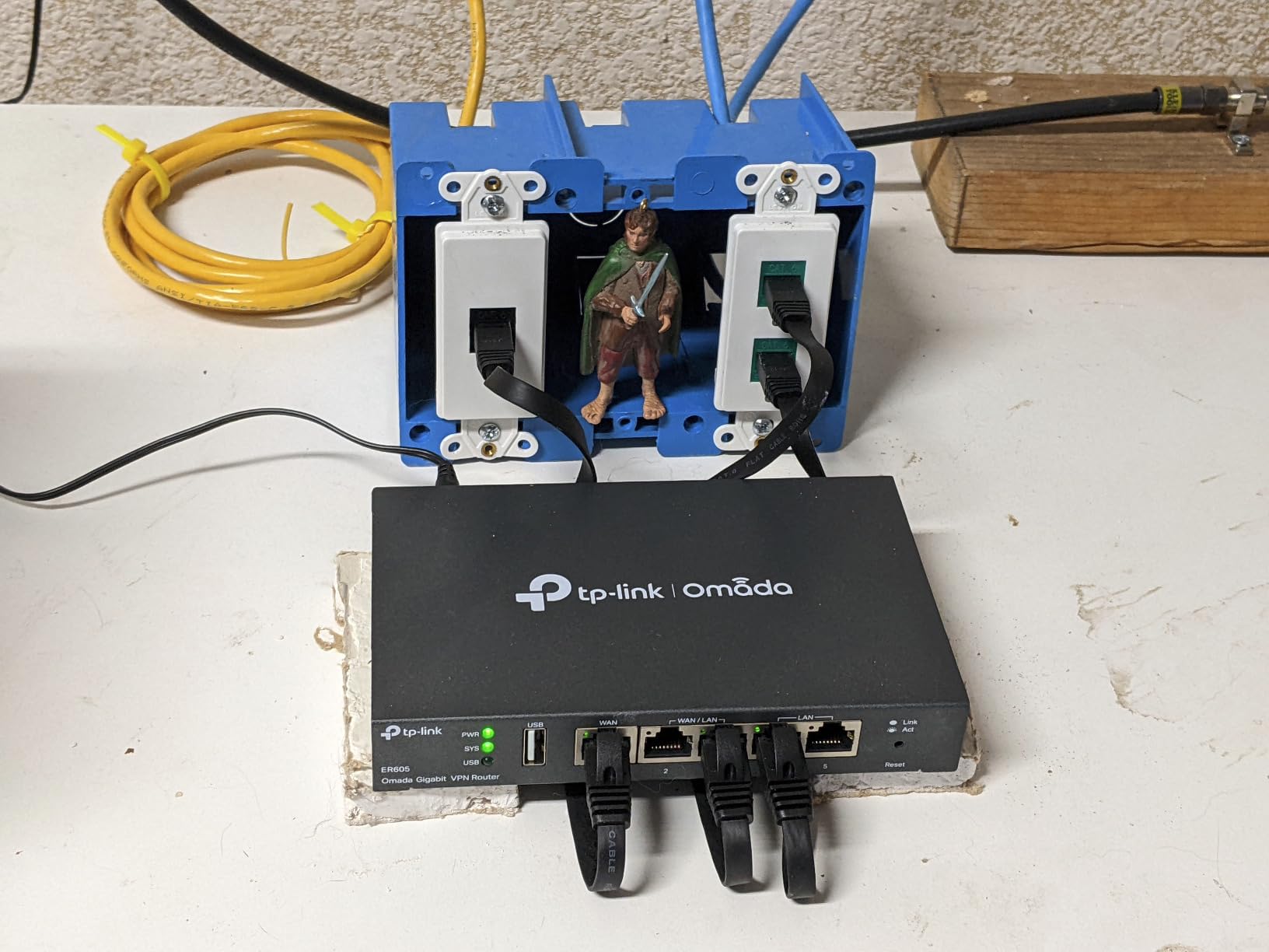 TP-Link ER605 V2, Wired Gigabit VPN Router, SPI Firewall SMB Router, Omada SDN Integrated customer photo 2