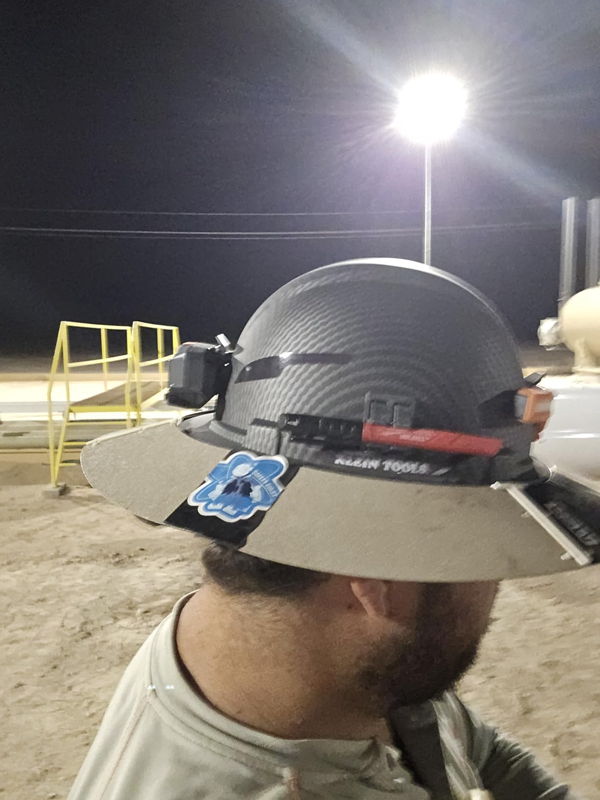 Klein Tools Hard Hat, Non-Vented Full Brim, Premium KARBN Pattern, Class E, Tested up to 20kV, Padded Sweat-Wicking Sweatband, Top Pad customer photo 1
