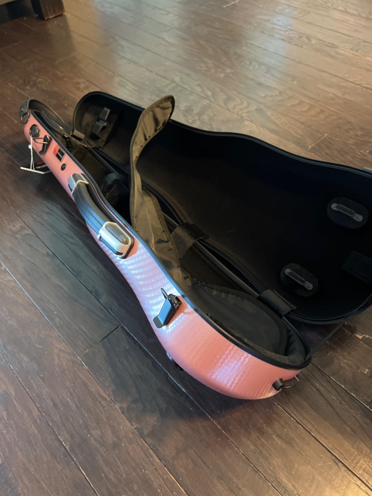 Crossrock Carbon Composite Shaped 4/4 Violin Case | Flight-Ready Protection, Suspension Padding, Backpack Straps, Ultra-Light Build - Black (CRF4020SVBK) customer photo 1