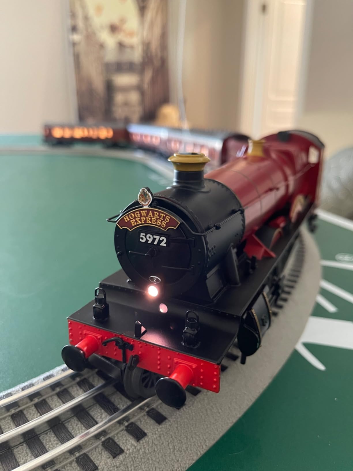 Lionel Hogwarts Express LionChief 5.0 Electric O Gauge Train Set with Bluetooth & Remote customer photo 1