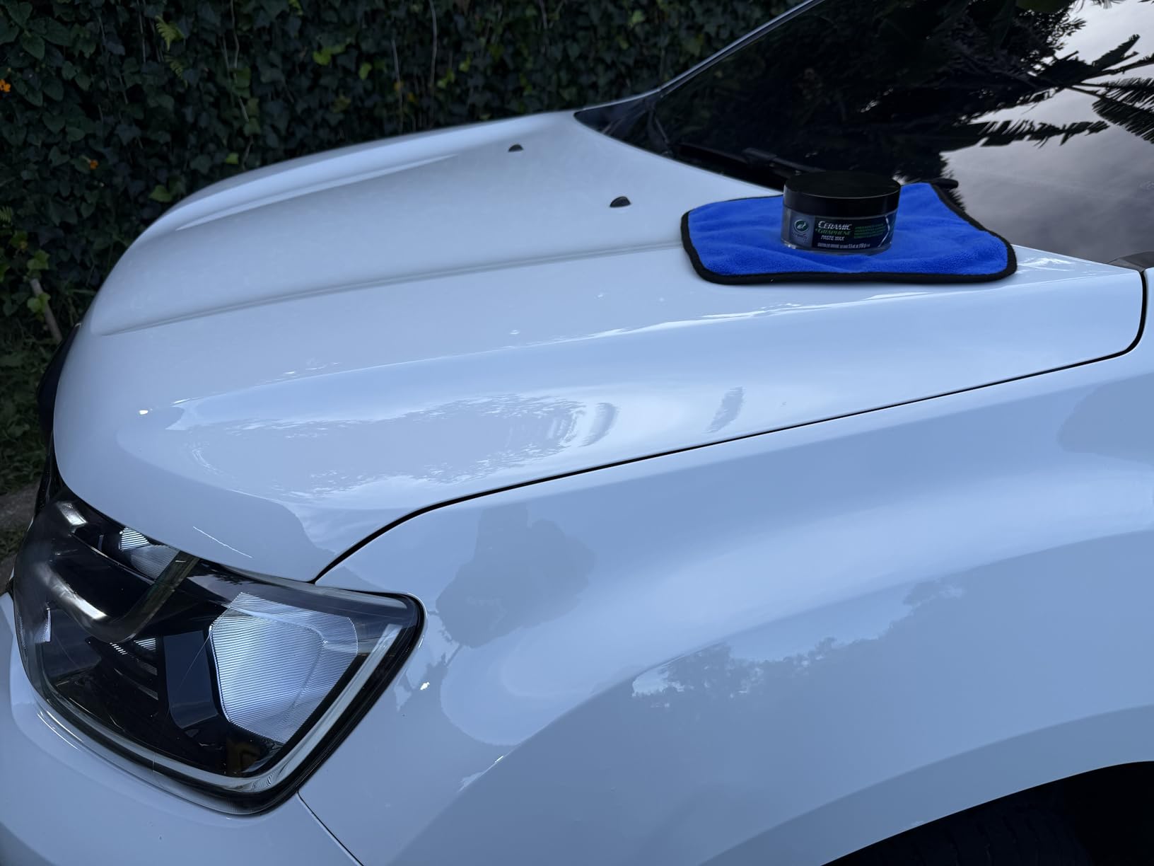 Turtle Wax Hybrid Solutions Ceramic Graphene Paste Wax, 5.5 oz. (Pack of 1) | High Gloss Shine Car Wax, Ceramic Coating Paint Protection & Extreme Water Beading, Safe for Glass, Wheels, Trim & More customer photo 1