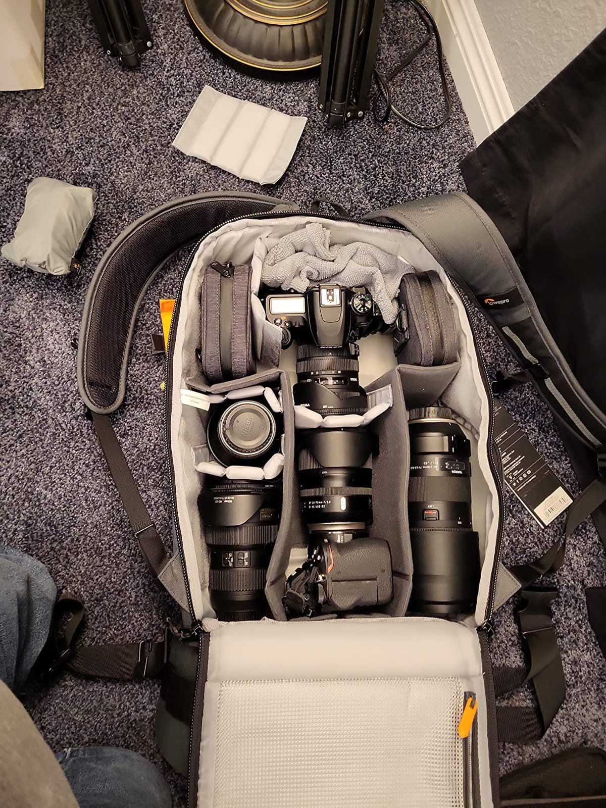 Lowepro Flipside BP 400 AW III Mirrorless and DSLR Camera Backpack - Dark Grey - with Rear Access - with Side Access - with Adjustable Dividers - for Mirrorless Like Sony α7 - LP37353-PWW customer photo 1