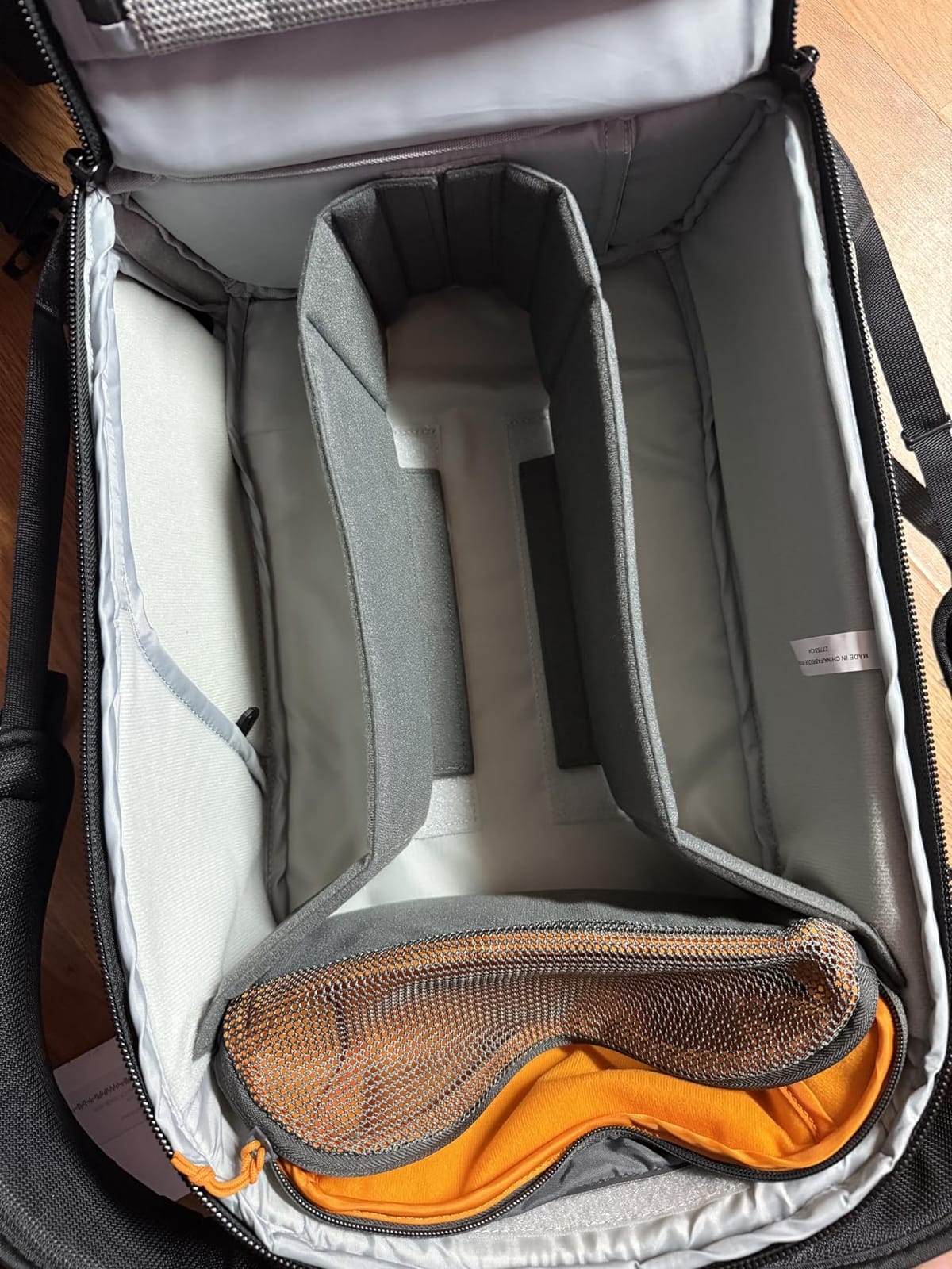 Lowepro Flipside BP 400 AW III Mirrorless and DSLR Camera Backpack - Dark Grey - with Rear Access - with Side Access - with Adjustable Dividers - for Mirrorless Like Sony α7 - LP37353-PWW customer photo 2