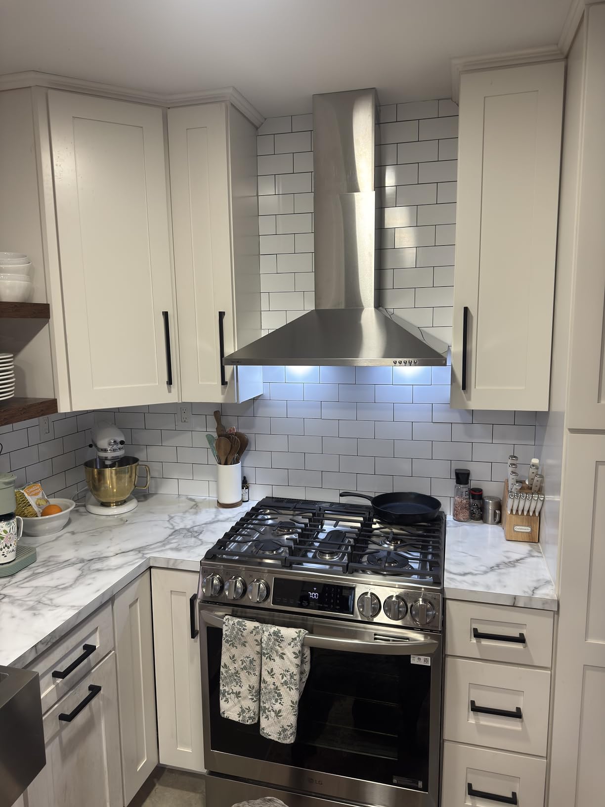 Hermitlux Range Hood 30 inch Stainless Steel, Wall Mount Vent Hood for Kitchen with Charcoal Filter, Ducted/Ductless Convertible customer photo 1