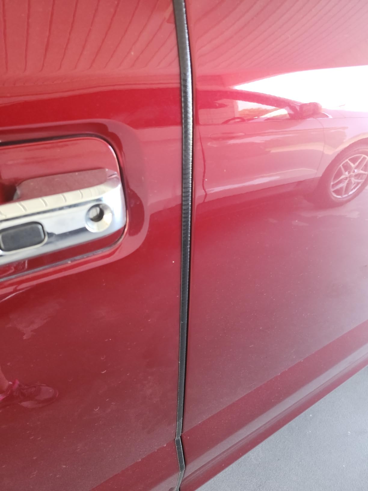 SYOAUTO 32Ft(10M) Door Edge Guard Black Car Guards Protector for Cars Rubber Auto Trim U Shape Build in Metal Sheet No Need Adhesive Easy to Cut Most customer photo 2
