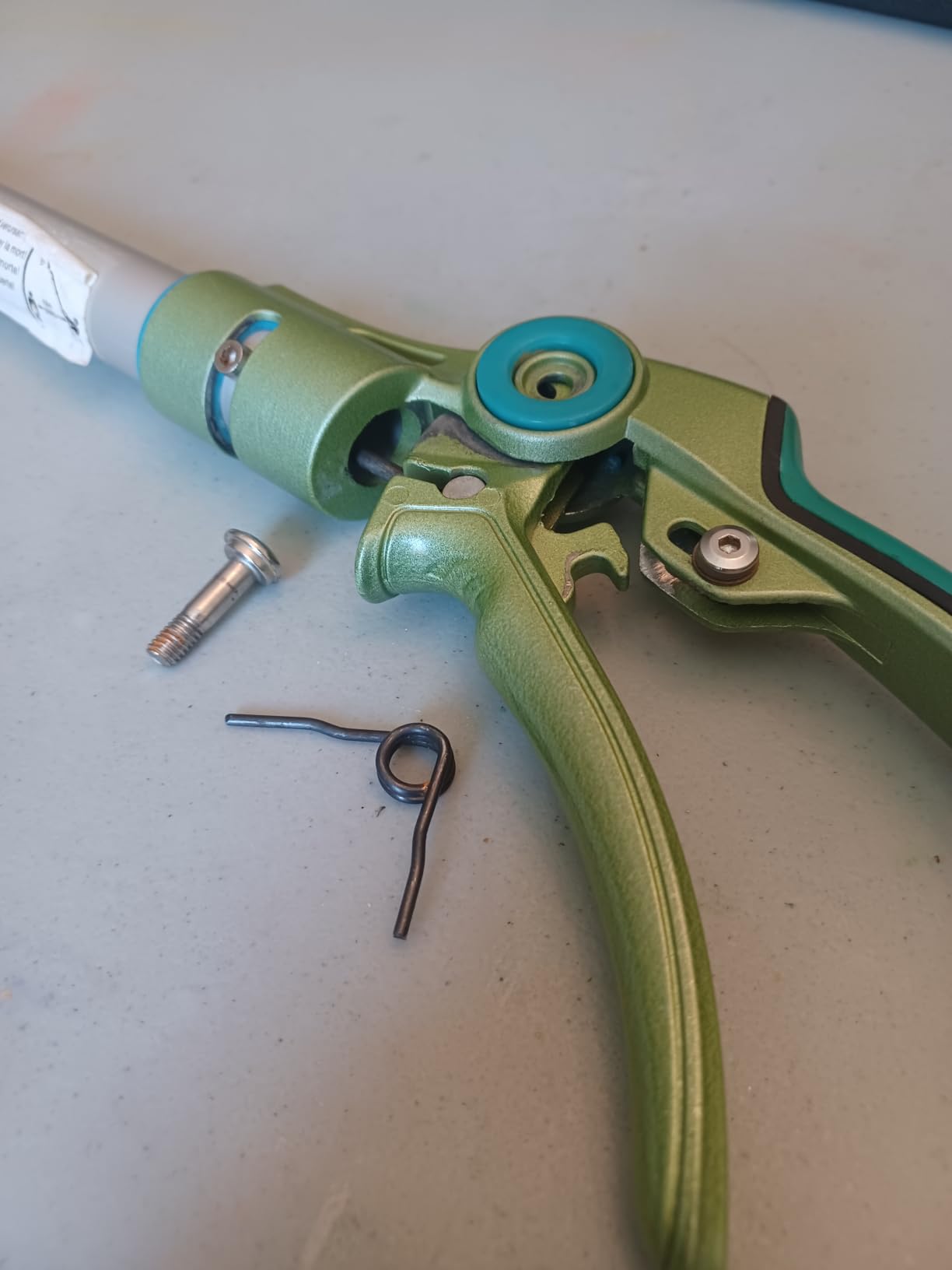 GARTOL Pruner for Garden, Cut Upto 1 Inch & Hold Telescopic Pole Pruner, Fruit Picker with Rotating Blade Head, Lightweight Aluminum Extendable Handle for Tree Branch Cutter, 3.67-5.45 FT, Silver customer photo 1