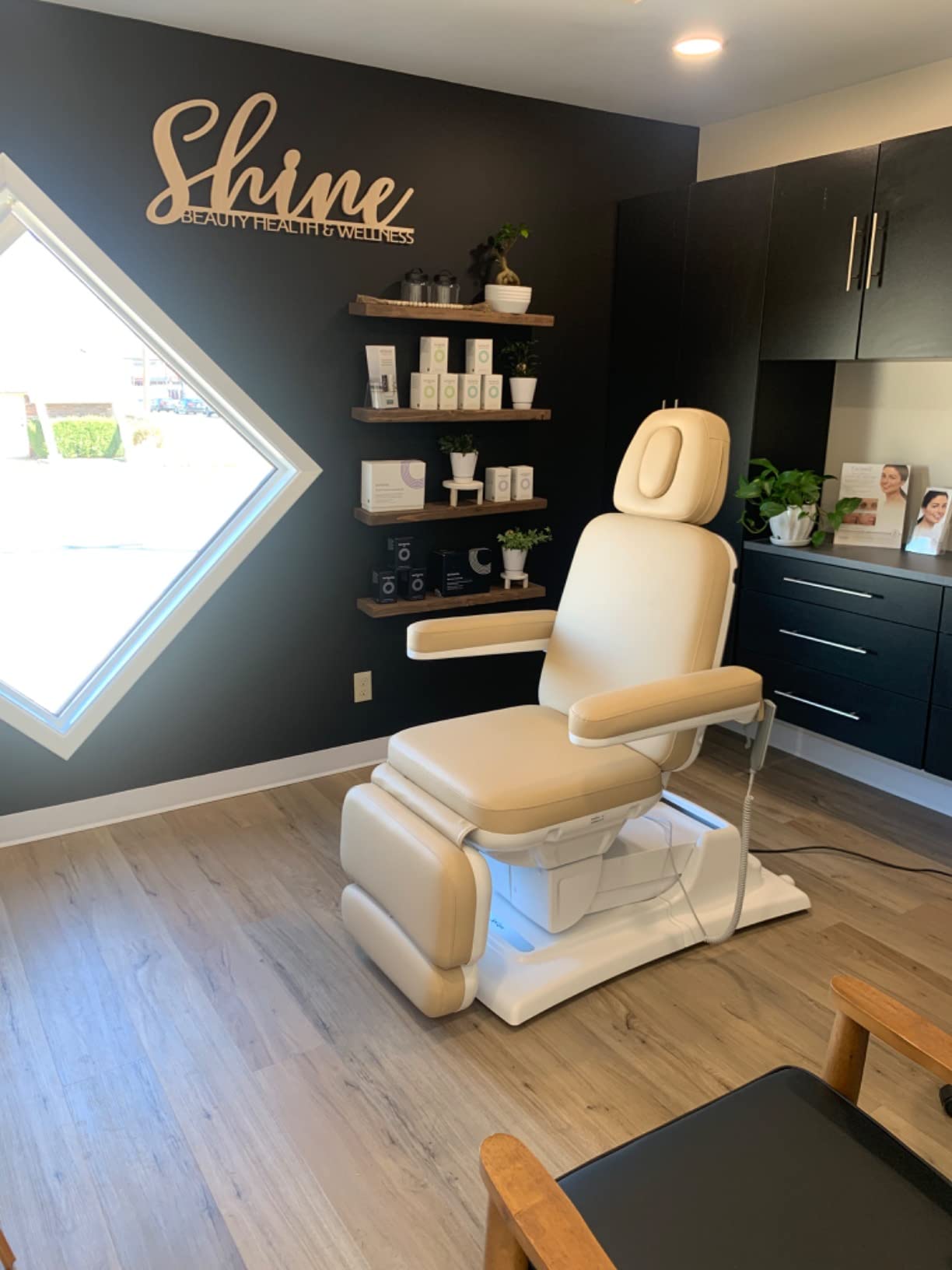 Sibella Med Spa Chair, Electric Exam Treatment Bed, Gray | Medical Spa, Podiatry and Medical Chair, 4 German Motors, Hand Remote, 3.5 inch Plush Cushion, 2 Year Warranty customer photo 2