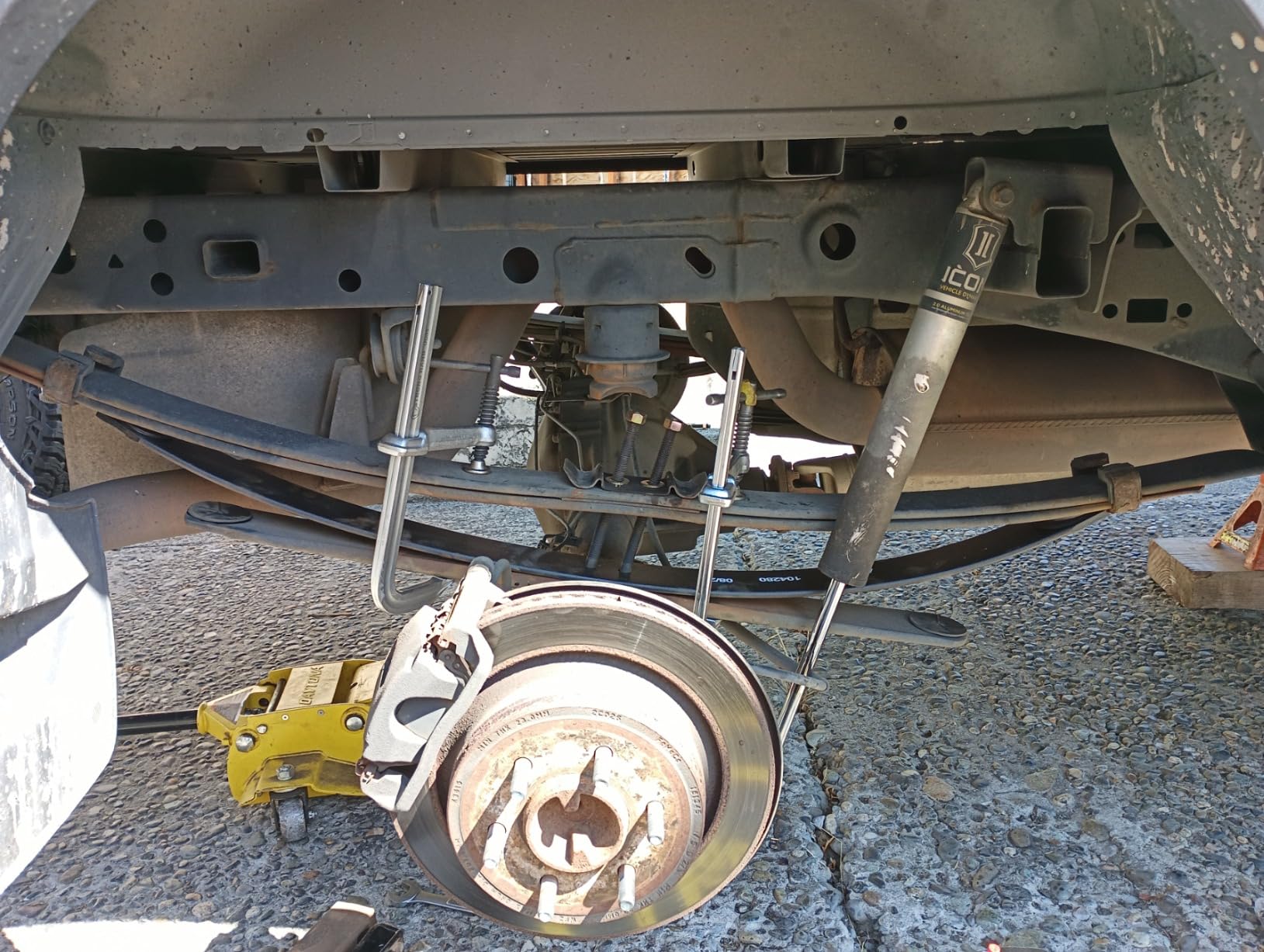 ADD A LEAF HELPER SPRING LIFT KIT - LONG - COMPATIBLE WITH GM 1500 F150 TACOMA - 1.5