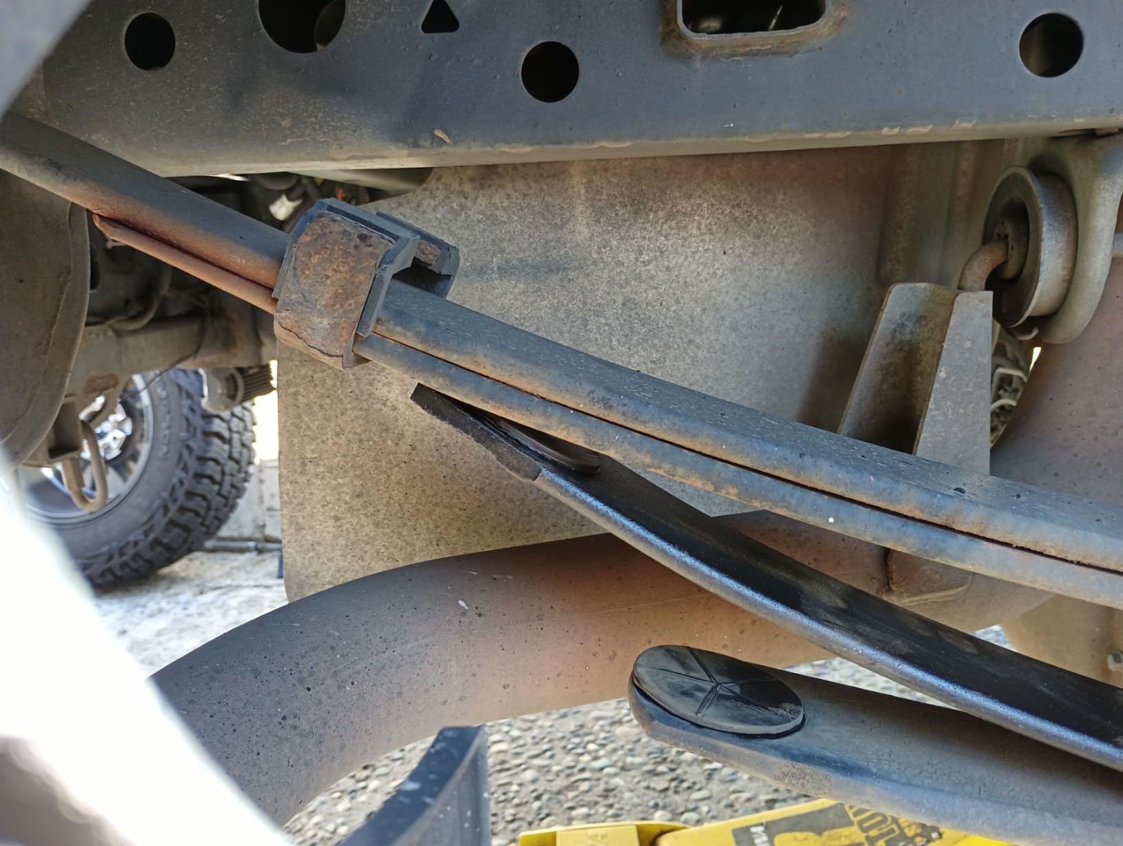 ADD A LEAF HELPER SPRING LIFT KIT - LONG - COMPATIBLE WITH GM 1500 F150 TACOMA - 1.5