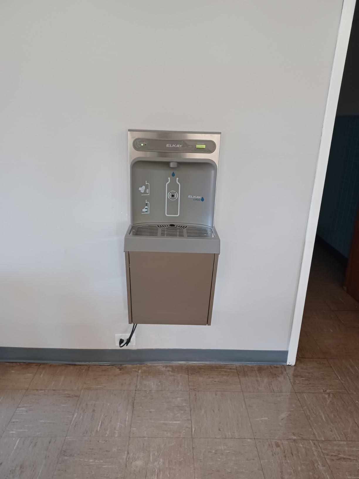 Elkay LZ8WSSSMC ezH2O Refrigerated Surface Mount Bottle Filling Station Filtered 8GPH Stainless Steel customer photo 1