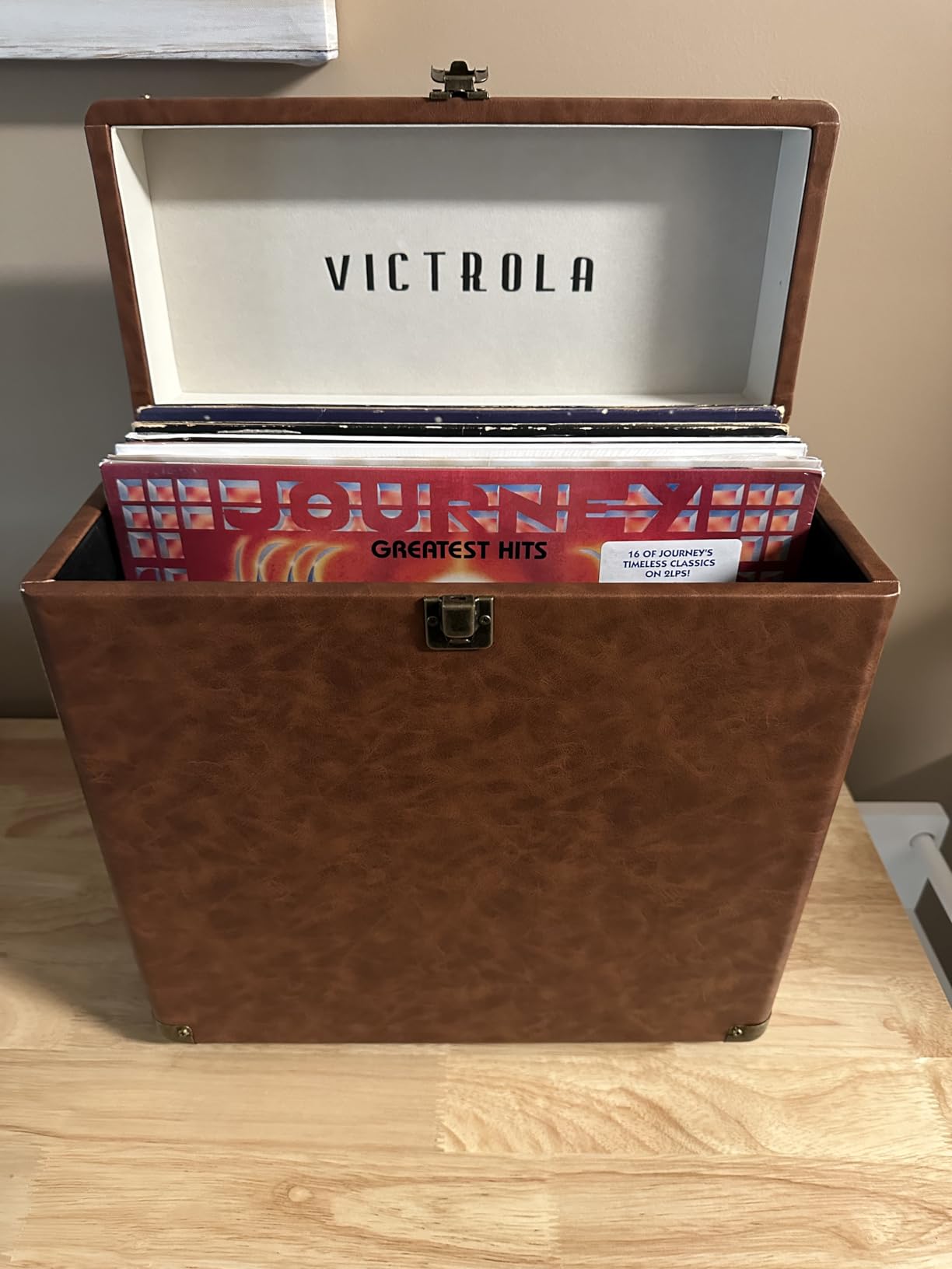 Victrola Collector - Vinyl Record Storage Case, Holds 30+ LPs - White, Vinyl record storage case, holds 30+ LPs (33/45/78), corner guards, heavy-duty hinges, dust and scratch protection customer photo 1
