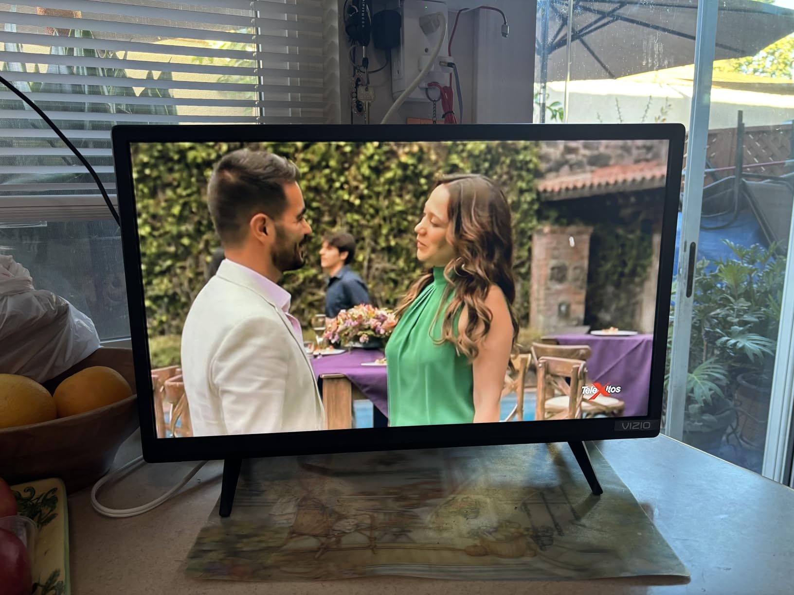 VIZIO 32-inch D-Series Full HD 1080p Smart TV with Apple AirPlay and Chromecast Built-in, Alexa Compatibility, D32f-J04, 2022 Model customer photo 1