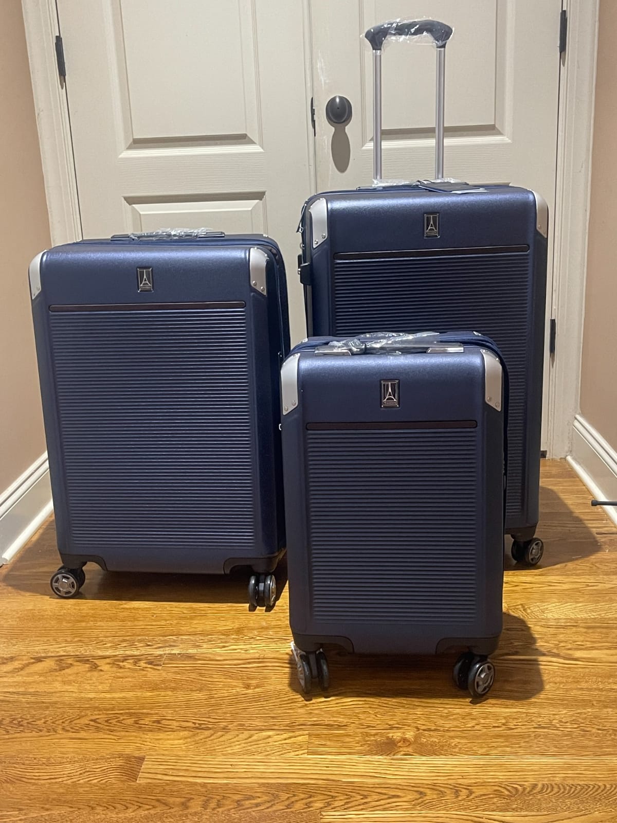 Travelpro Platinum Elite Hardside Checked Luggage, Black, 28-Inch customer photo 2