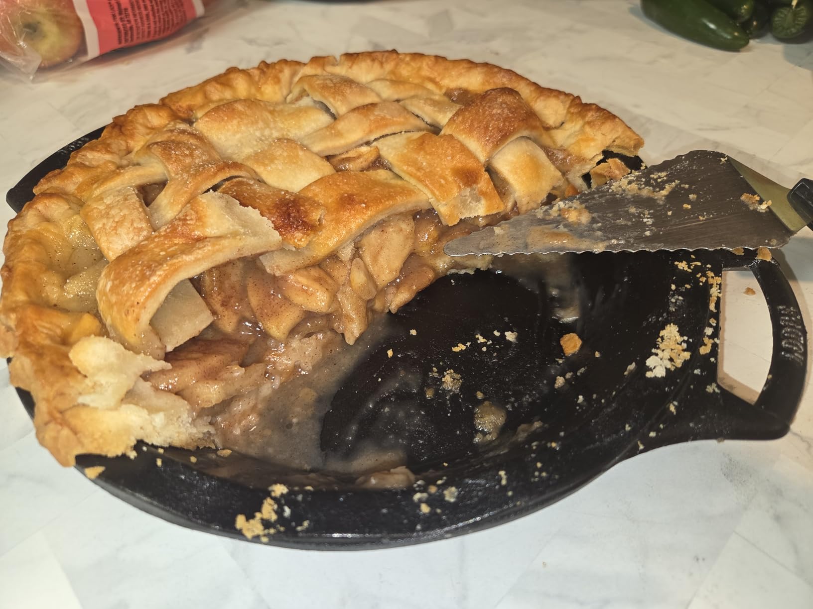 Lodge Pre-Seasoned Cast Iron Pie Pan with Dual Handles, 9 Inches customer photo 1