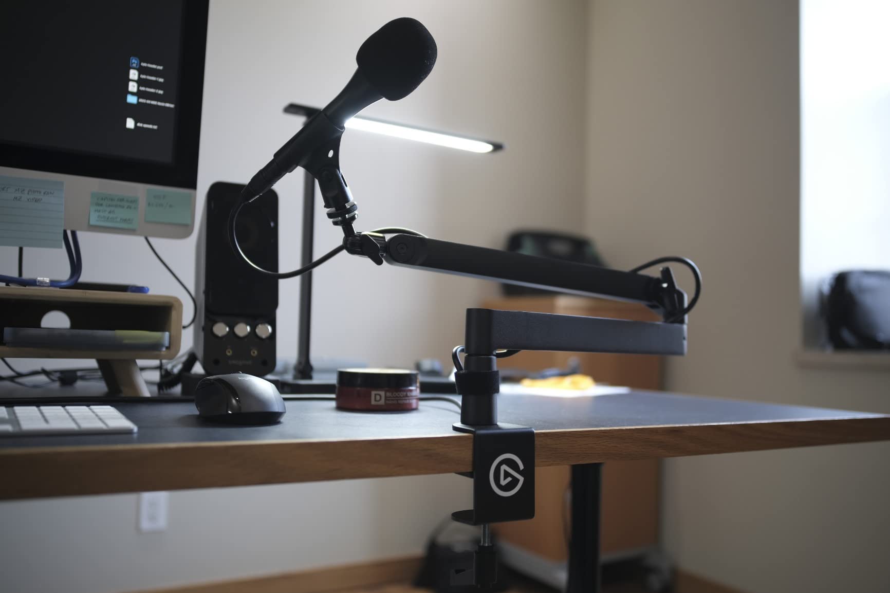 Elgato Wave Mic Arm Low Profile Microphone Boom Arm | Sits below shoulder line, 360-degree rotation, Magnetic cable channels, All-metal build, Fully adjustable mount customer photo 2