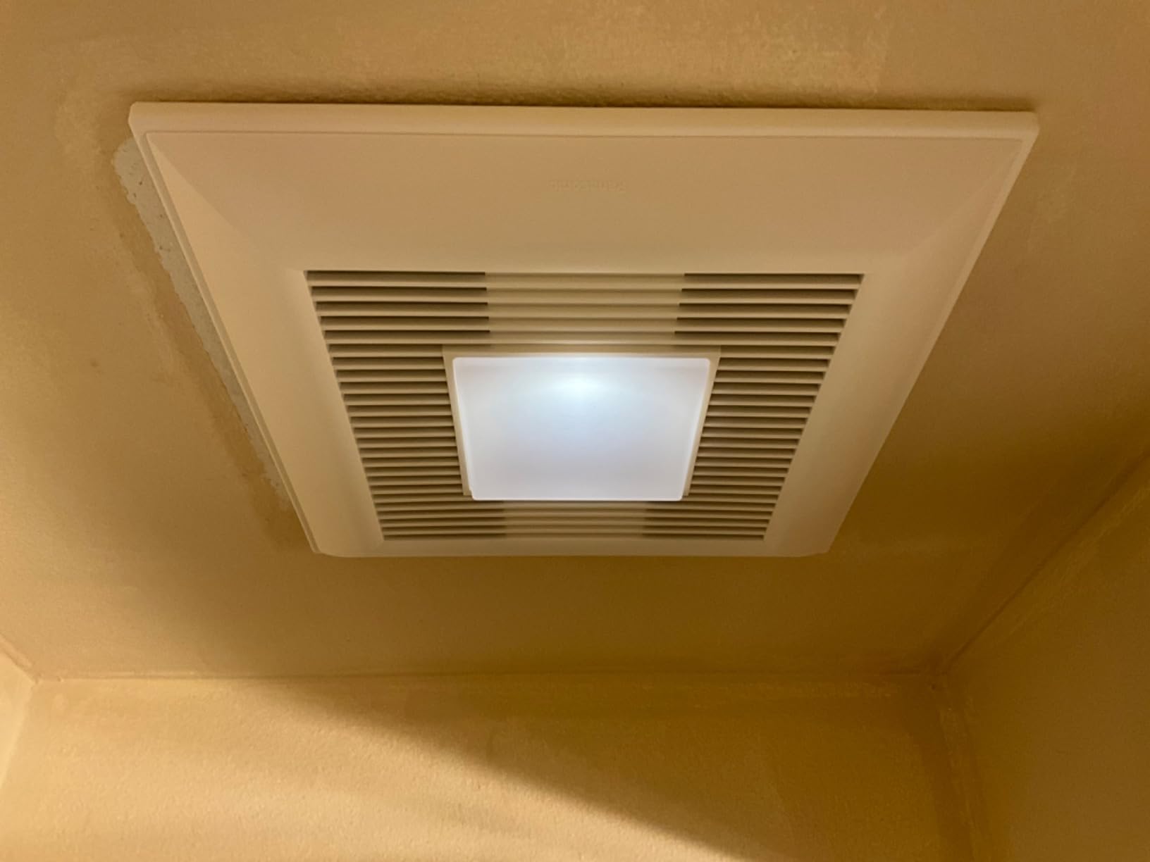 FV-0511VFL1 WhisperFit Bath Fan + Light, 50-80-110 CFM, Dimmable LED Light, Energy Star Rated customer photo 1