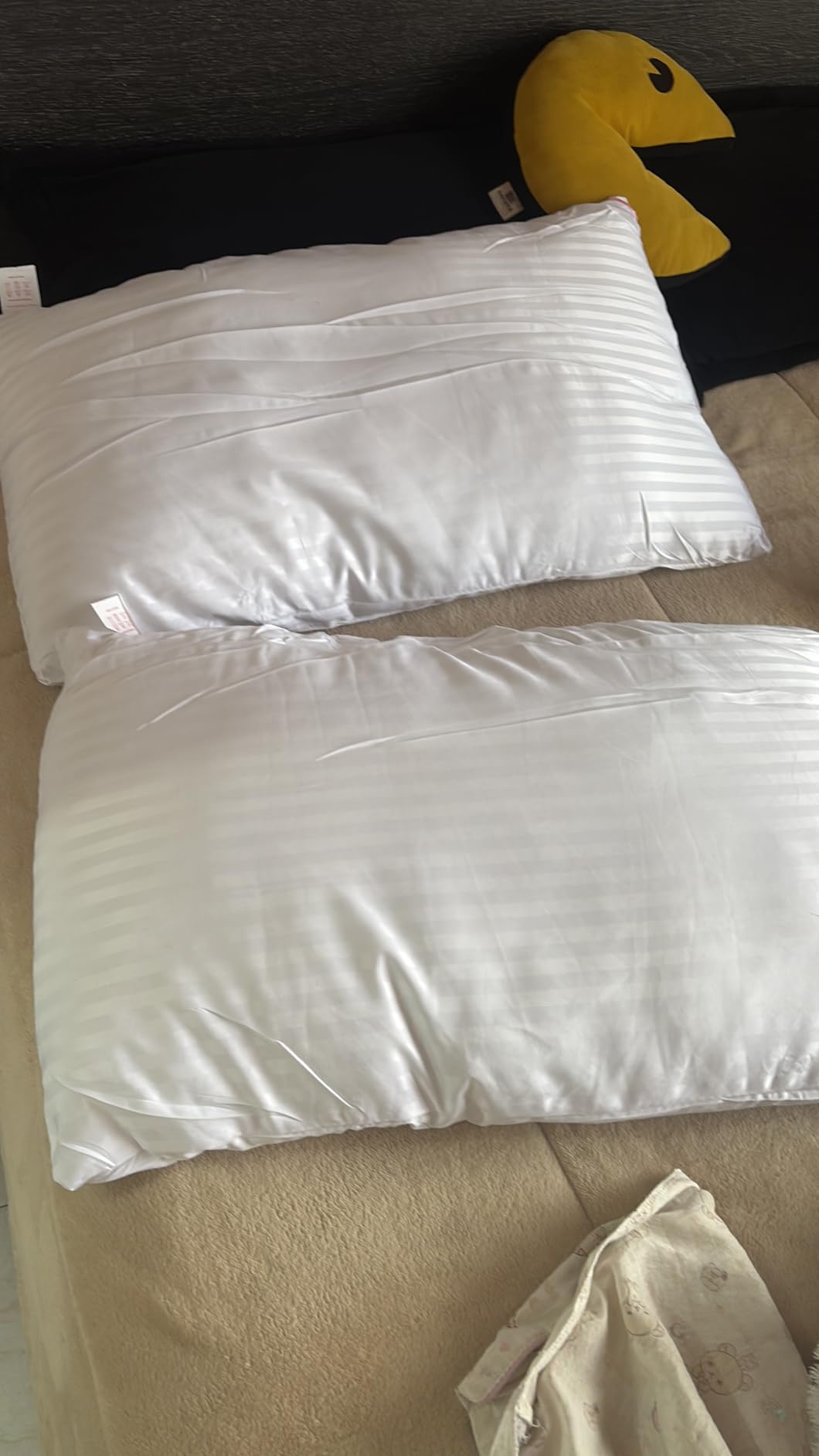 EIUE Hotel Collection Bed Pillows for Sleeping 2 Pack Queen Size，Pillows for Side and Back Sleepers,Super Soft Down Alternative Microfiber Filled Pillows,20 x 30 Inches customer photo 2