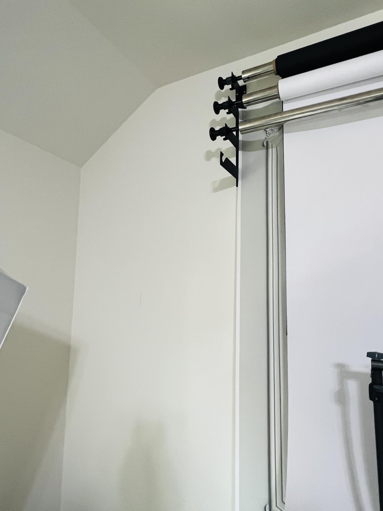 Photography Backdrop Wall Mount Roller System 4 Support Rollers | Manual Photo Background Ceiling Holder, Including 2 Four-fold Hooks, 8 Expand Bars, 4 Chains, for Home Studio Live Shooting customer photo 2