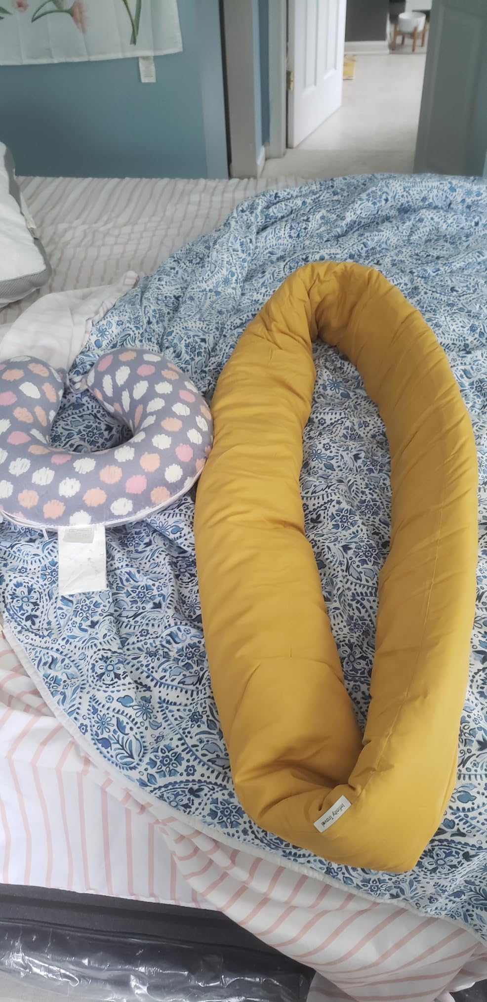 Huzi Infinity Pillow - Travel Neck Pillow - Versatile Soft 360 Support Scarf - Machine Washable - Home Travel Flight Road Trips Airplane Sleeping (Pine Green) customer photo 2