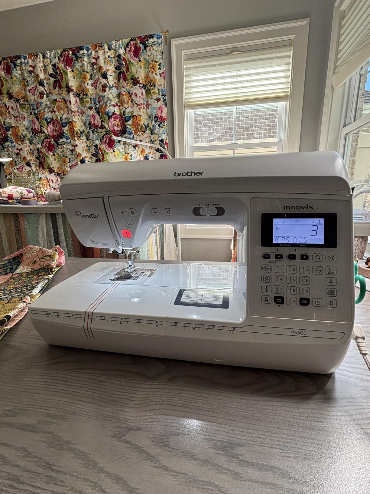 Brother Innov-is PS500 Computerized Sewing Machine, 5 Presser Foot Bundle customer photo 1