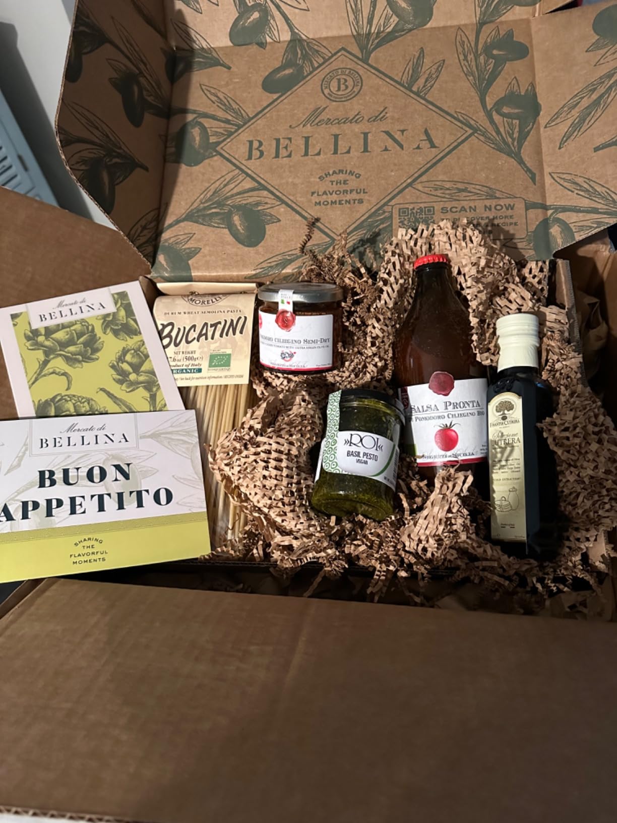 Mercato di Bellina Vegan-Friendly Italian Gift Basket with Pasta, Olive Oil | Six artisanal Italian foods. Includes pasta, EVOO, sauce, pesto, and tomatoes. For holidays, celebrations, and gifting. customer photo 1
