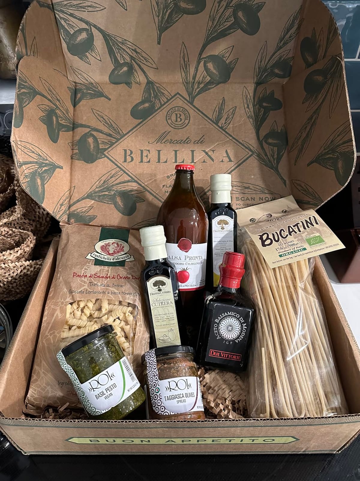 Mercato di Bellina Italian Gift Basket with Pasta, Olive Oil, Balsamic | Eight artisanal Italian foods. Pasta, EVOO, pesto, sauce, vinegar, and olive spread. For holidays, celebrations, and gifting. customer photo 1