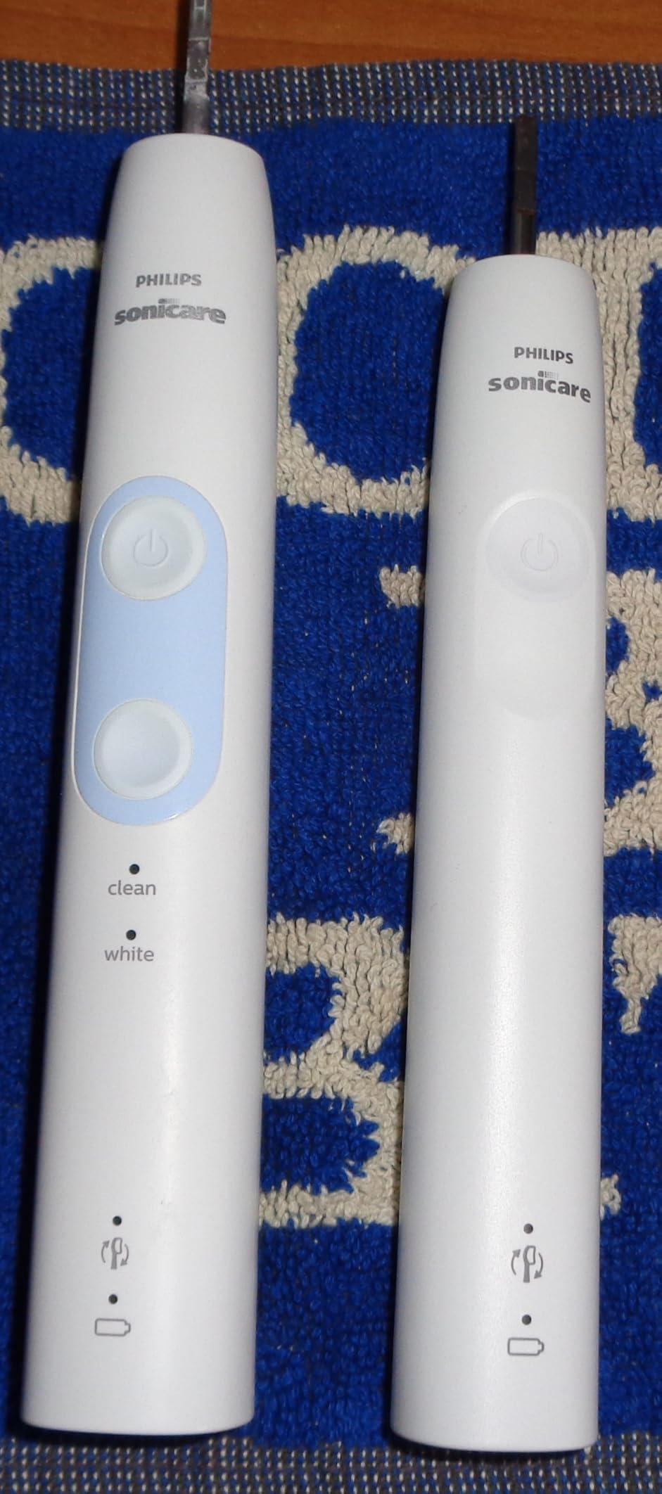 Philips Sonicare 4100 Rechargeable Electric Toothbrush, 1 Brush Head, White | 700% More Plaque Removal, Pressure Sensor, 2 Brush Settings, 2-Minute Guided Timer, 14-Day Battery, HX3681/23 customer photo 1