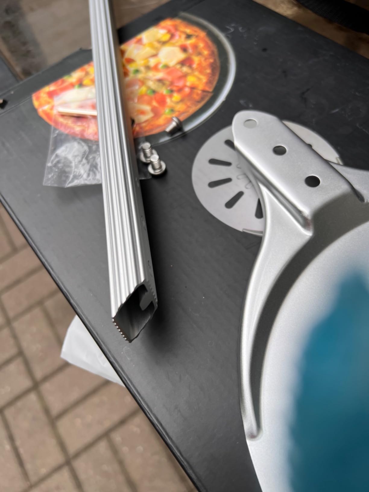 Pizza Turning Peel, 8-inch Pizza Peel Turner Spinner with Non-Slip Long Handle & Silicone Hanging Hook, Essential Pizza Oven Accessories for Outdoor & Indoor Baking, Even Crispy Crust Every Time customer photo 2