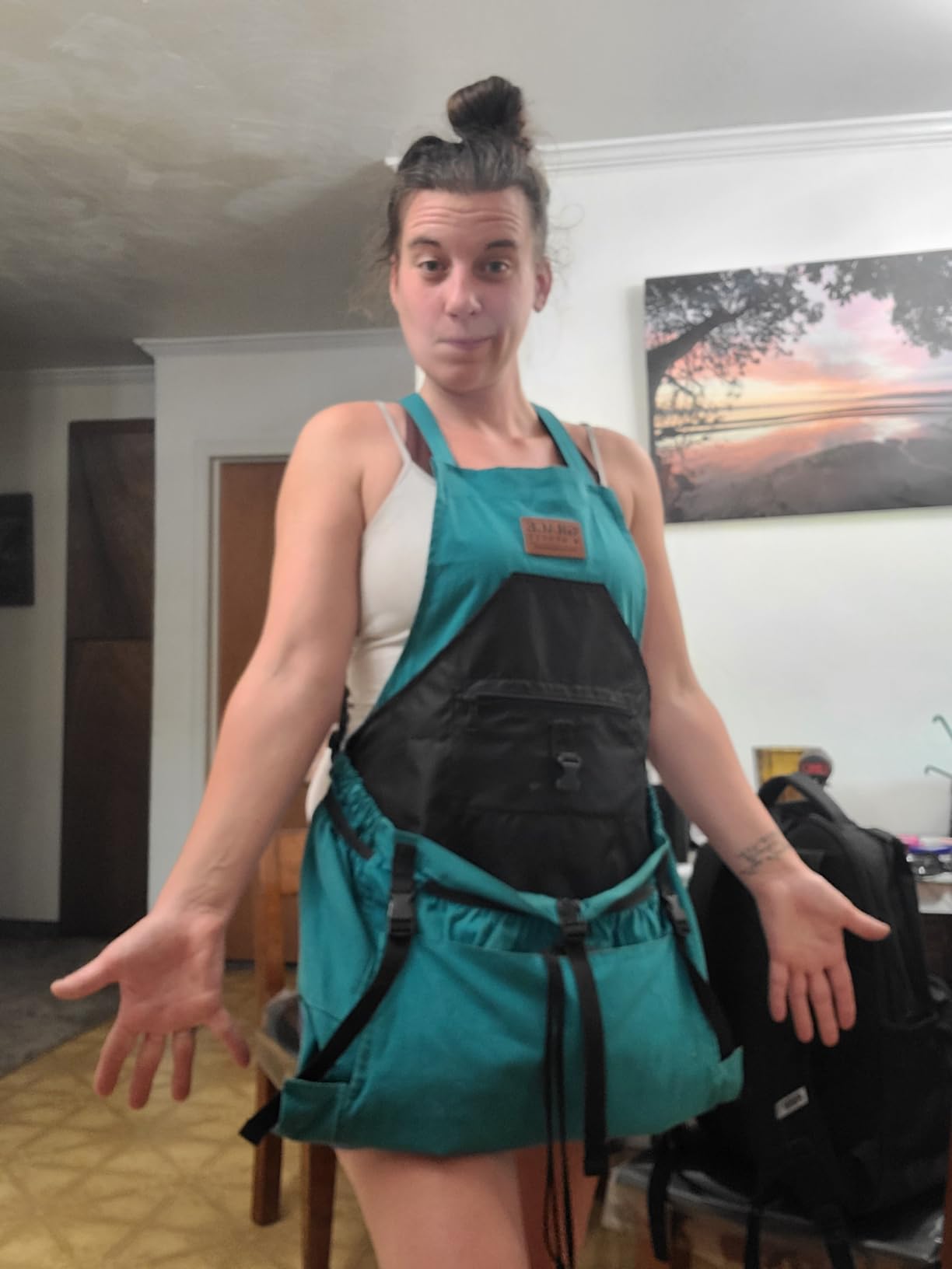 Grace and August Gardening Apron with Pockets for Women & Men - Garden Apron 7 Pockets & Internal Drawstring Bag customer photo 1