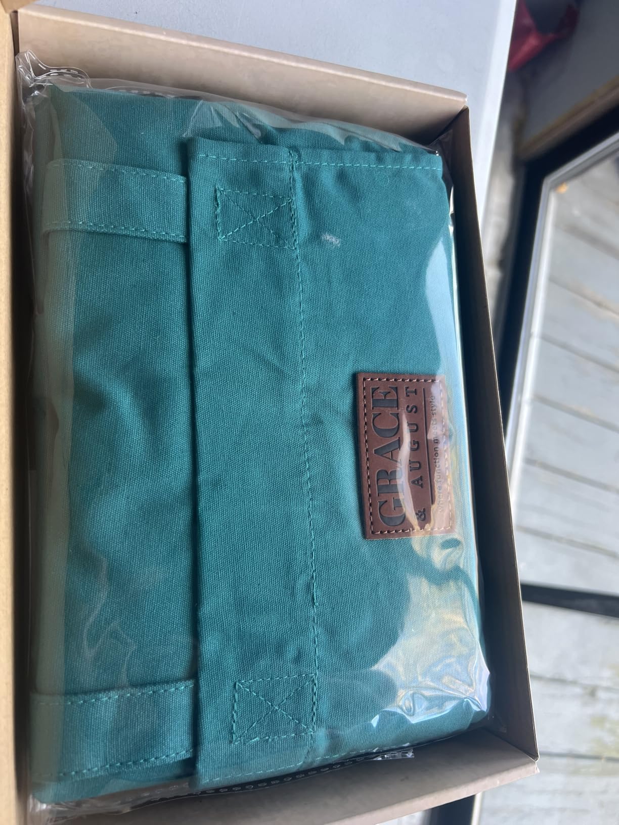 Grace and August Gardening Apron with Pockets for Women & Men - Garden Apron 7 Pockets & Internal Drawstring Bag customer photo 2