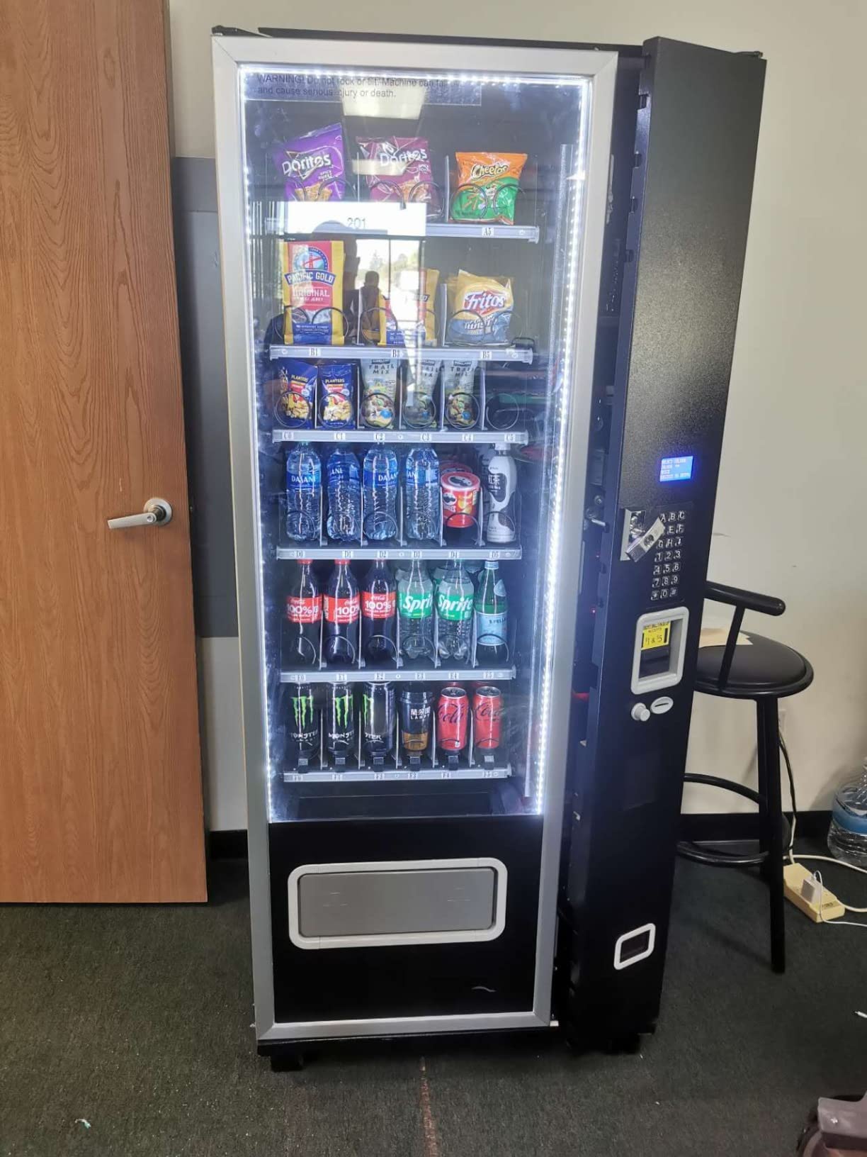 EPEX Refrigerated Beverage Combo Vending Machine with Stratified Temp Control customer photo 2