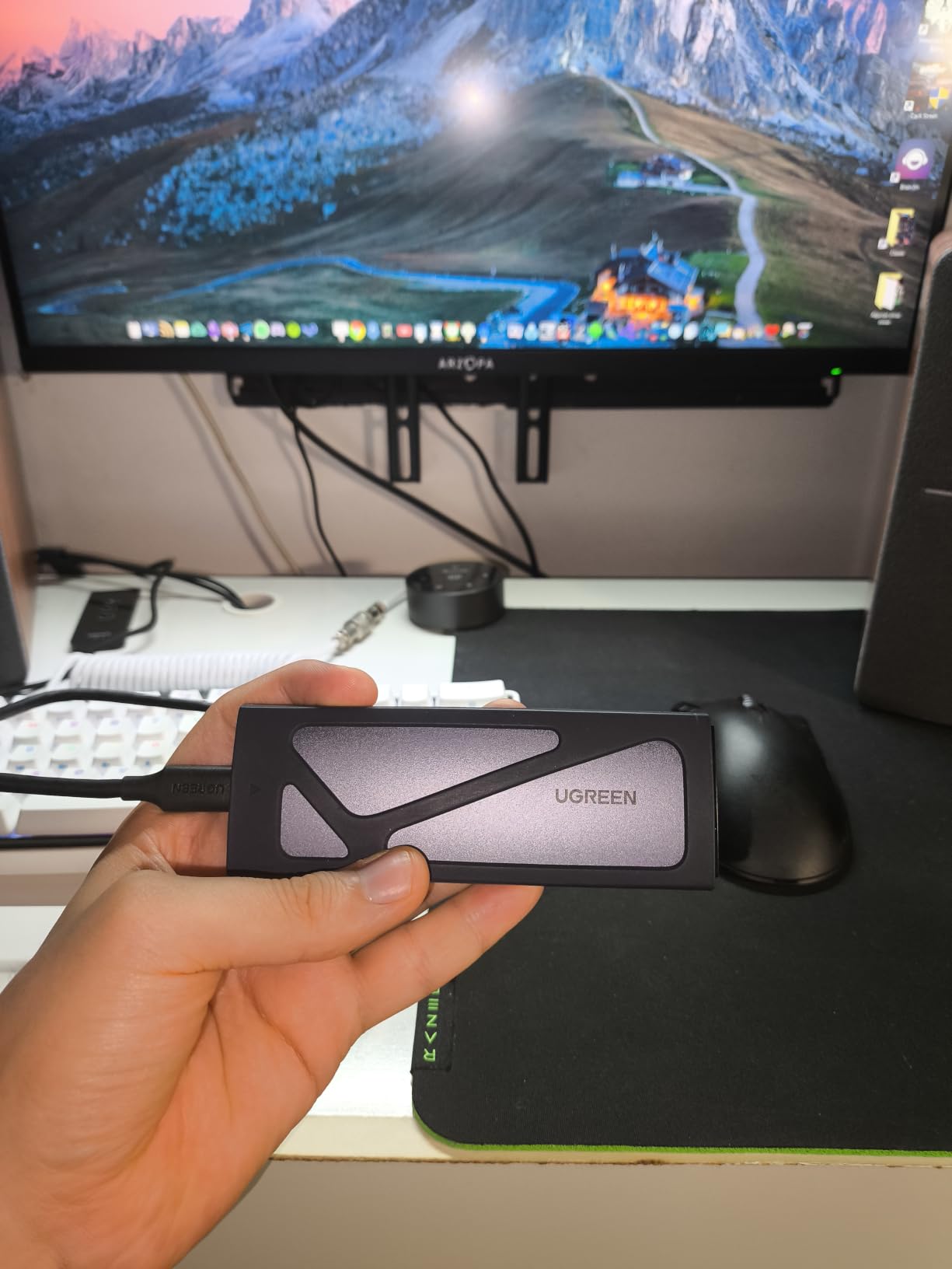 UGREEN SSD Enclosure Tool-Free USB C External 10Gbps M.2 NVMe to USB | Adapter/Reader Supports M and B&M Keys and Size 2230/2242 /2260/2280 SSDs customer photo 2