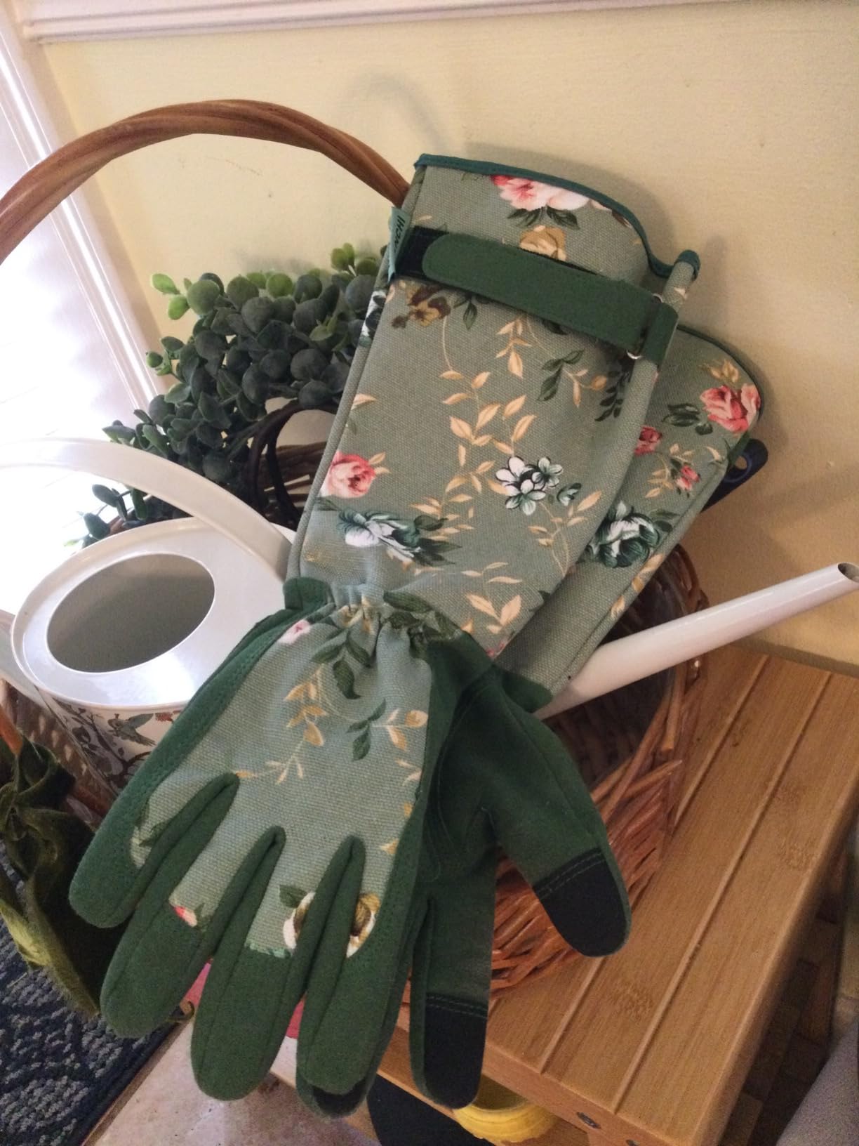 WANCHI Gardening Gloves for Women, Comfortable Floral Long Sleeve Garden Gloves, Durable Leather Long Gardening Gloves customer photo 1