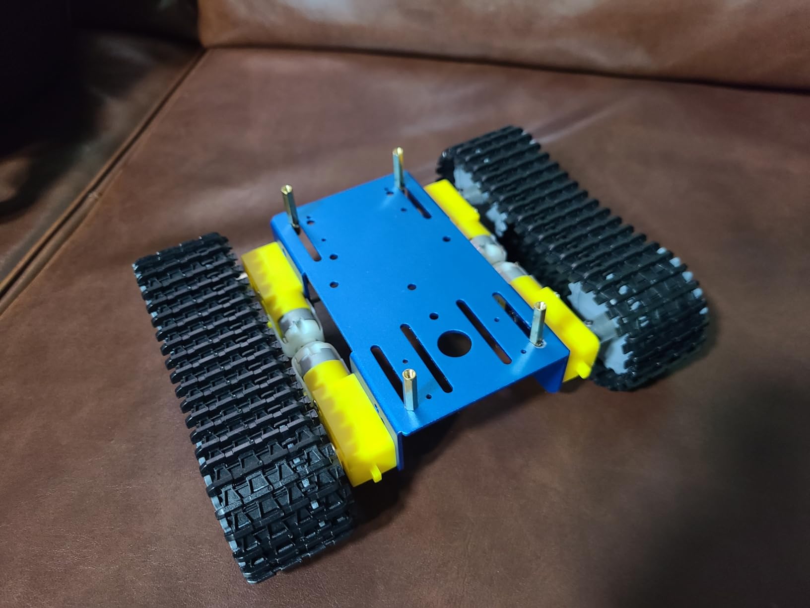 Robot Tracked RC Tank Chassis Kit with 4pcs DC TT Motors for Arduino UNO R3/ Raspberry Pie/STEAM Education, TT04 Metal Crawler Smart Tank Car Chassis Platform for Adults (Blue) customer photo 1