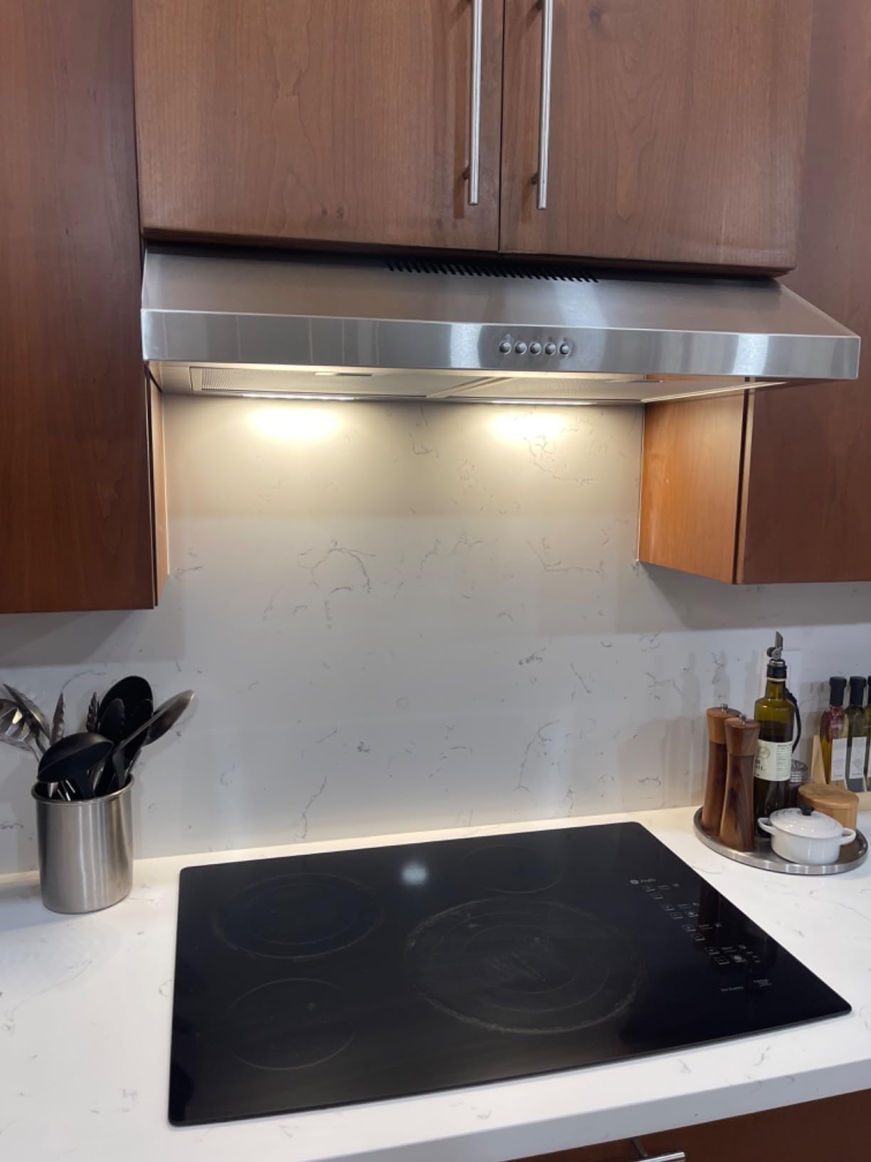Range Hood 30 inch, 600 CFM Under Cabinet Range Hood with Strong Suction for Duct/Ductless Convertible, Stainless Steel Kitchen Hood with 3 Speed Exhaust Fan and Two Bright LED Lights customer photo 2