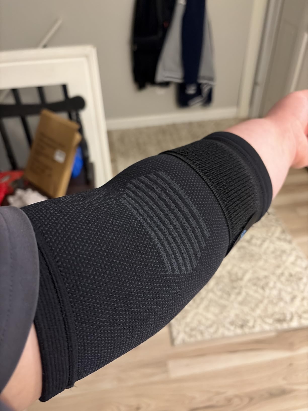 APOYO Tennis Elbow Brace for Women & Men, Workout and Everyday Use (Large) | Elbow Compression Sleeve for Arthritis, Tendonitis, Tennis Elbow & Golfers Elbow, Reduce Joint Pain During Fitness Activity customer photo 2