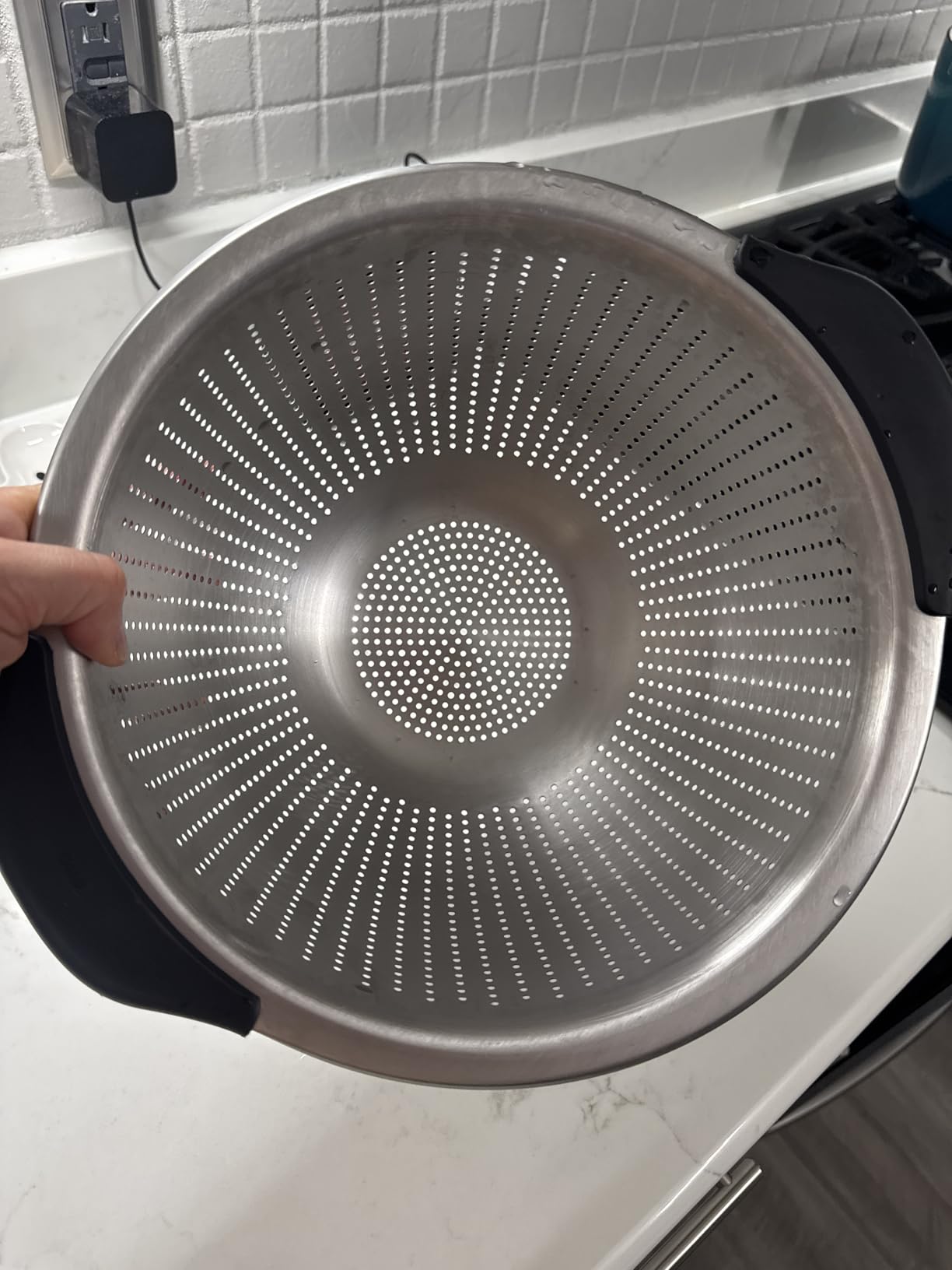 OXO Good Grips Strainer - 5 Qt Capacity, Stainless Steel | Colander, Nesting Design For Easy Storage, Non-Slip Handles, Drains Pasta And Vegetables, Dishwasher Safe customer photo 1