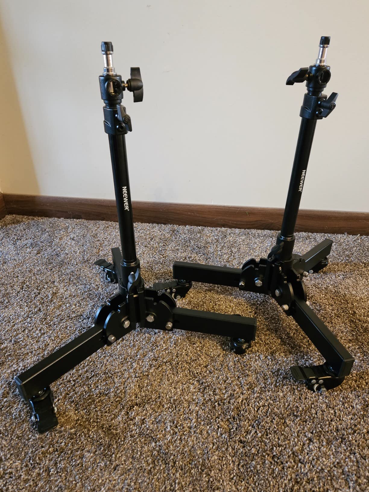 NEEWER Heavy Duty Light Stand with Casters, 2.4ft Max Height Foldable Tripod Stand for Low-Angle Shooting customer photo 1