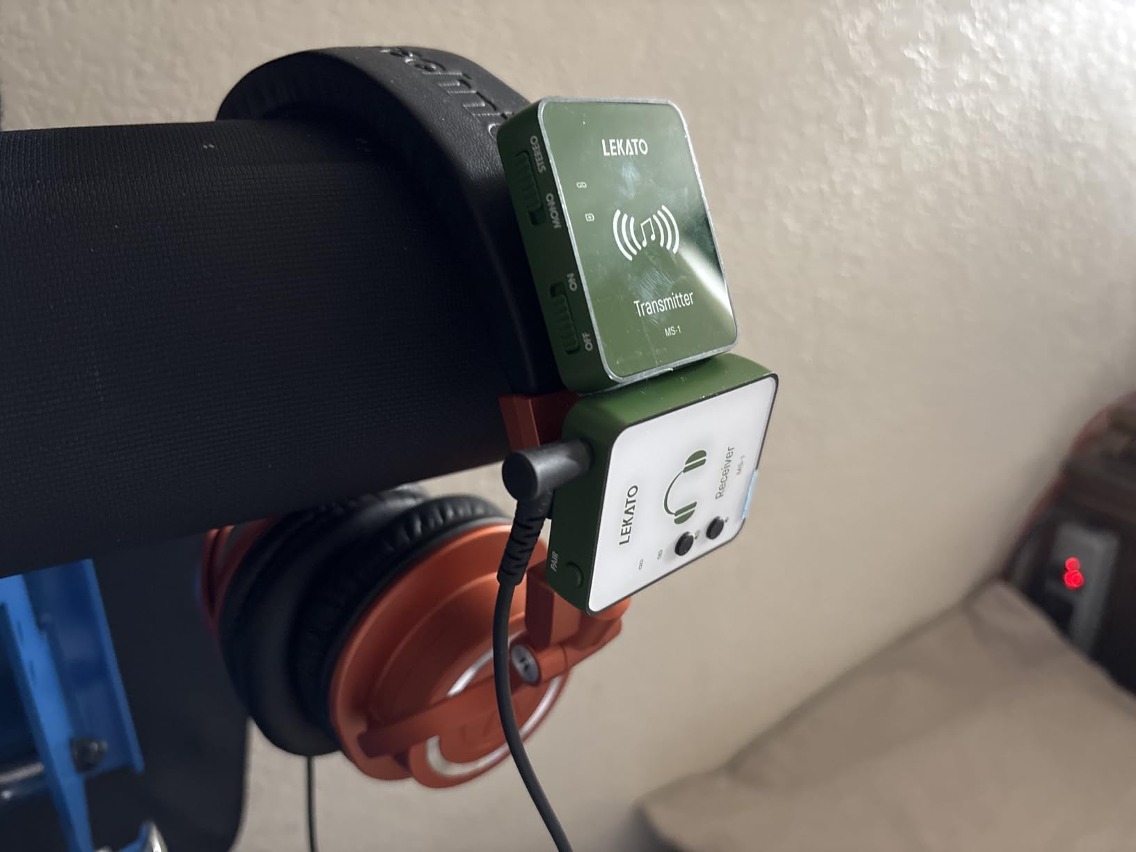 LEKATO Wireless in Ear Monitor System 2.4GHz, Stereo in-Ear Monitoring with Transmitter Receiver Clip-On, One to Many, Auto-Pairing, Wireless IEM for Band Rehearsal, Studio, Church, Small Gigs (MS-1) customer photo 1